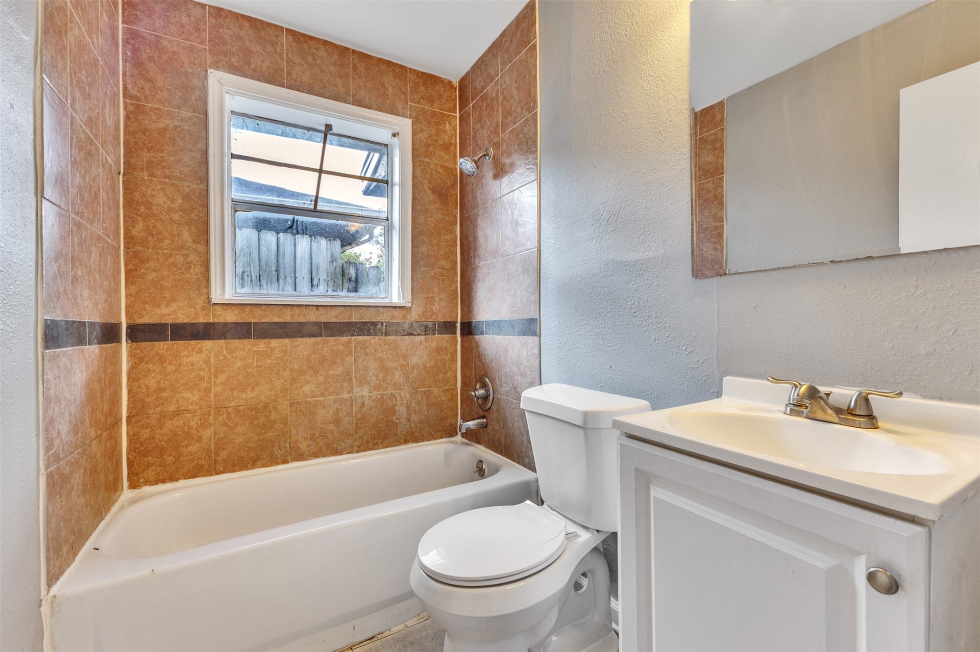 6822 WESTON STREET, Houston, TX 77021 6822 WESTON STREET, Houston, TX 77021