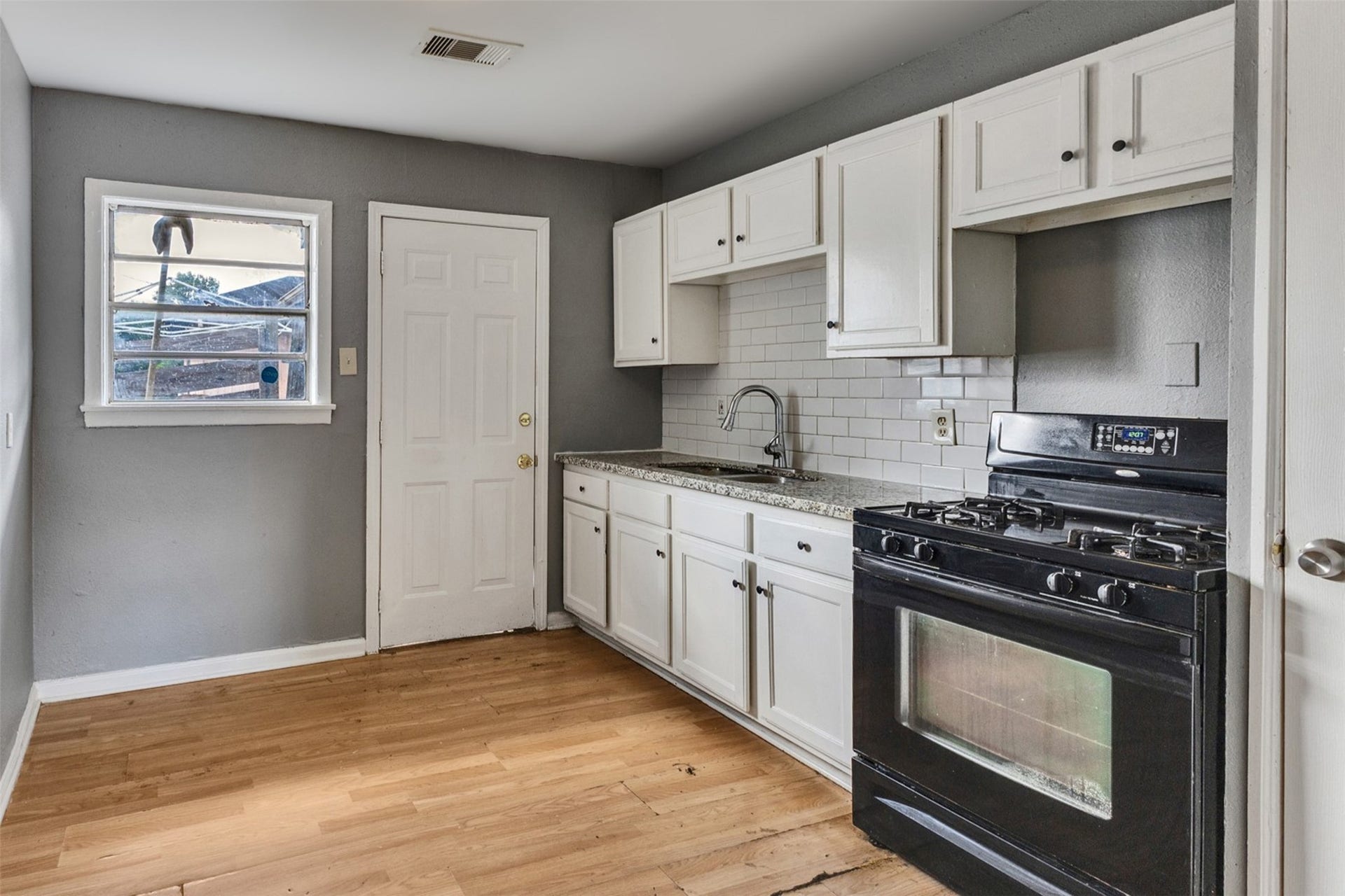 6822 WESTON STREET, Houston, TX 77021 6822 WESTON STREET, Houston, TX 77021