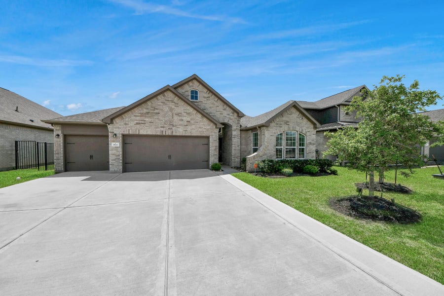 Property photo for 1614 Sequoia Run Drive, Rosharon, TX