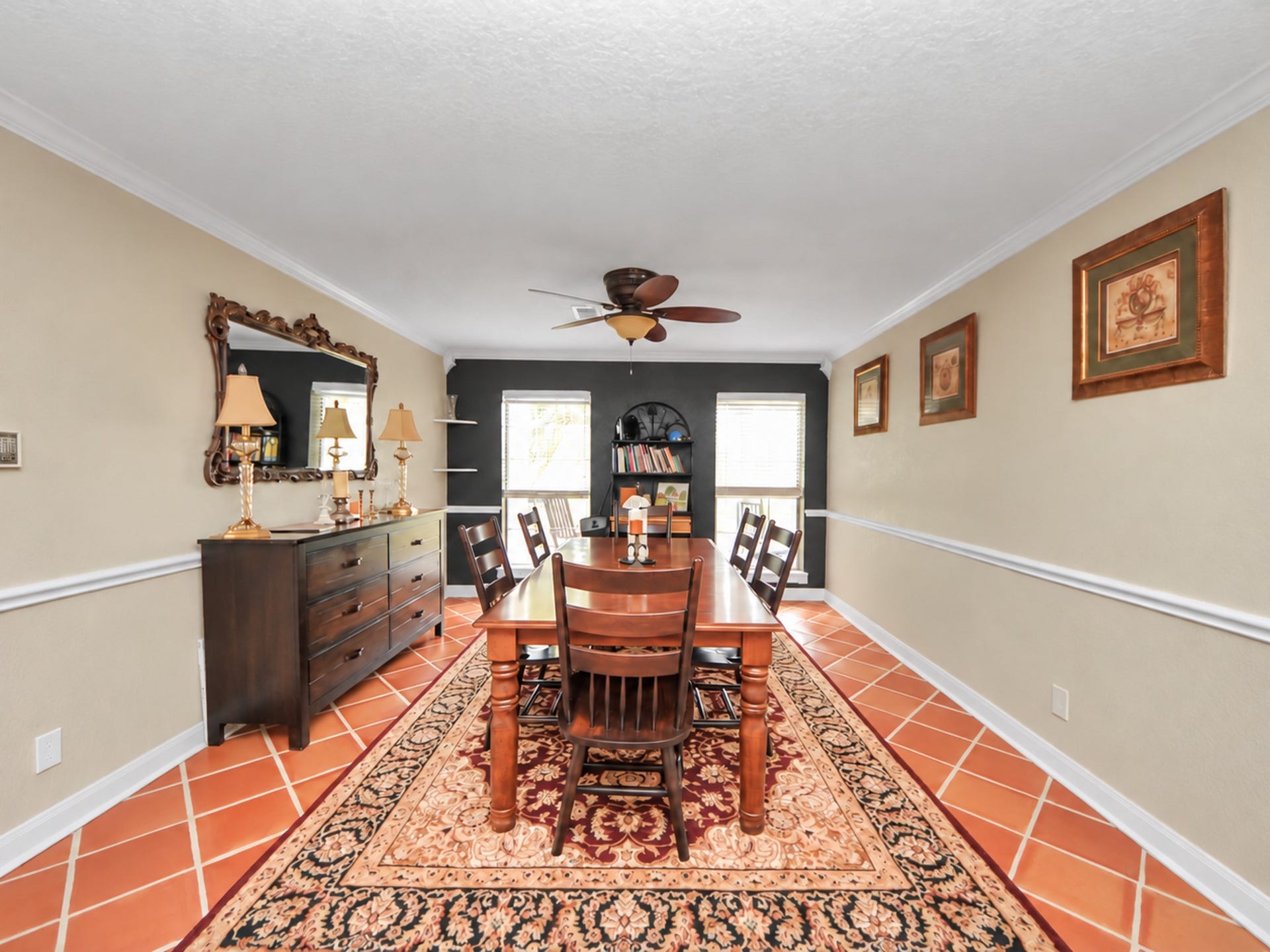 1910 Avenue L, Santa Fe, TX 77510 main house formal dining area!