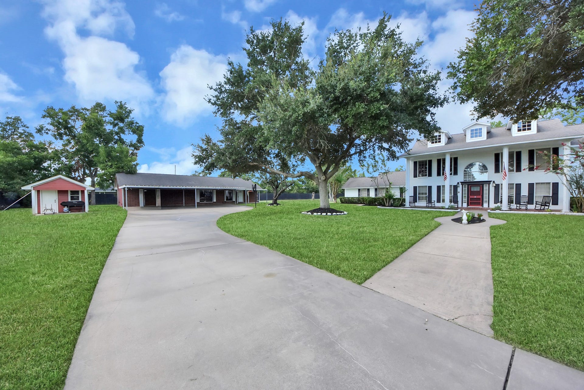 1910 Avenue L, Santa Fe, TX 77510 With a guest home that provides extra room!