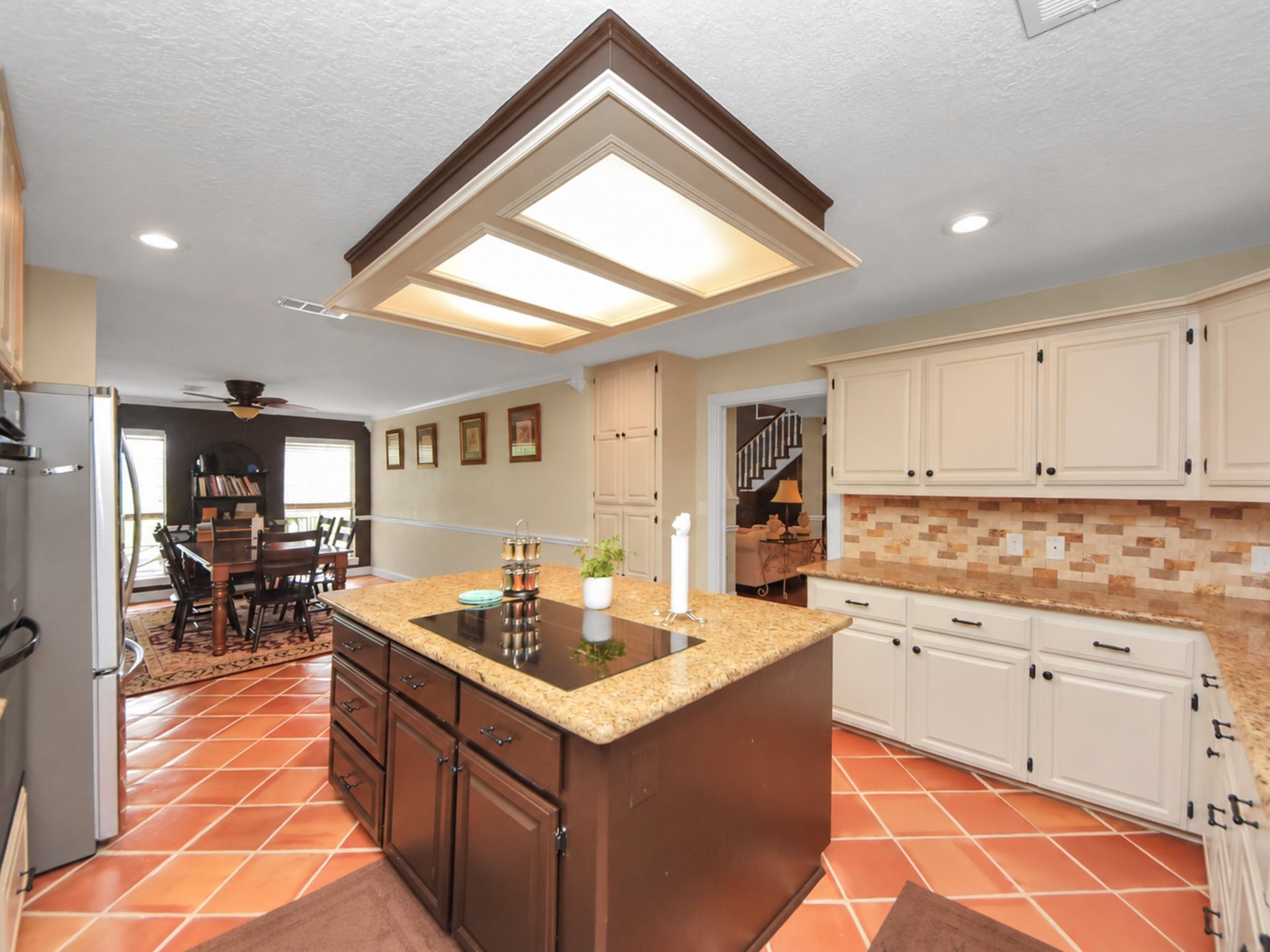 1910 Avenue L, Santa Fe, TX 77510 Main house kitchen