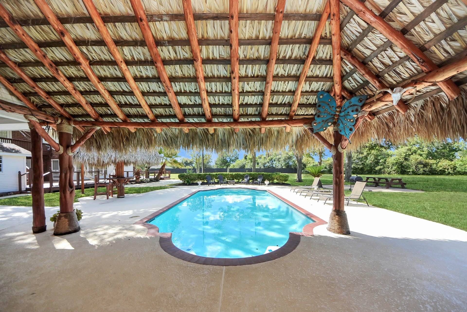 1910 Avenue L, Santa Fe, TX 77510 Hosting made easy!