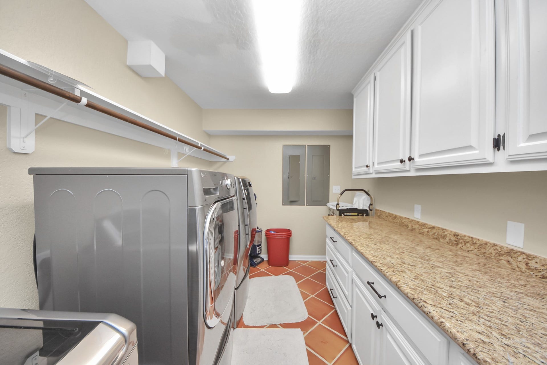 1910 Avenue L, Santa Fe, TX 77510 Main house down stairs laundry room with a sink to use!