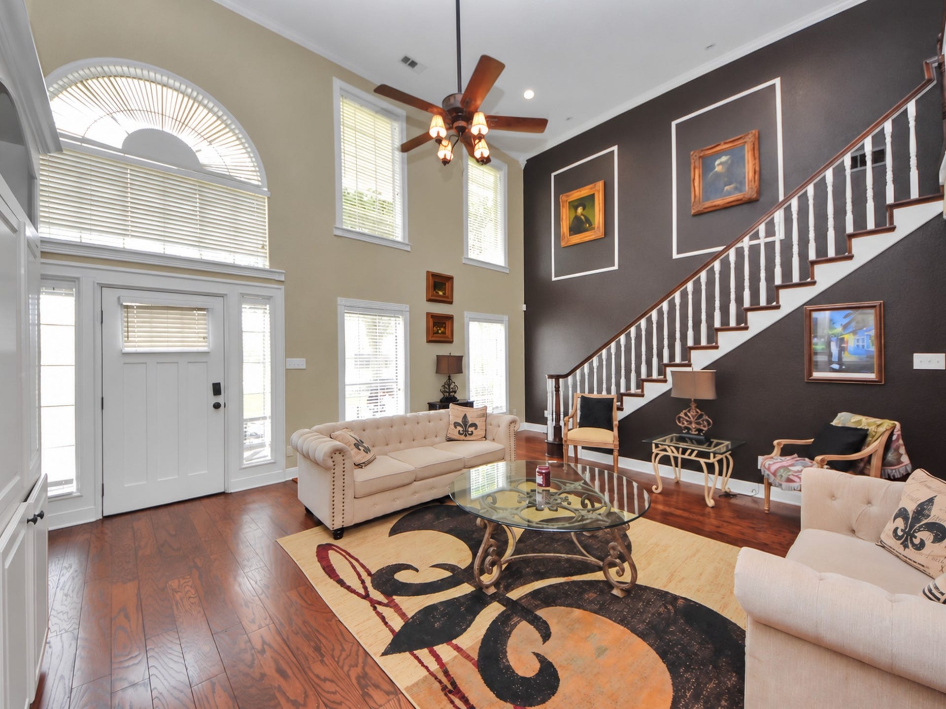 1910 Avenue L, Santa Fe, TX 77510 Stunning high ceilings with a beautiful staircase!