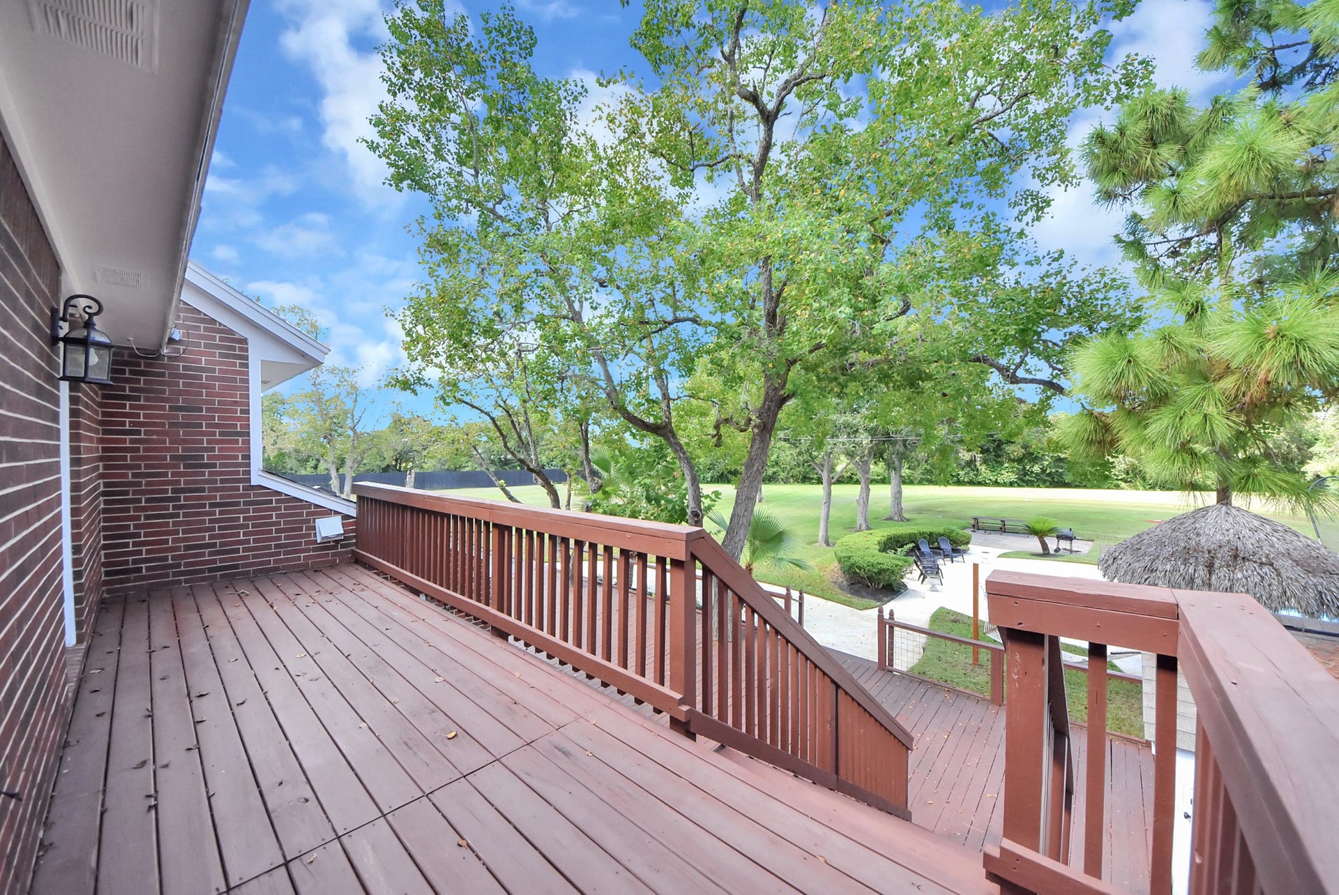 1910 Avenue L, Santa Fe, TX 77510 A dreamy balcony that comes out of the game room!