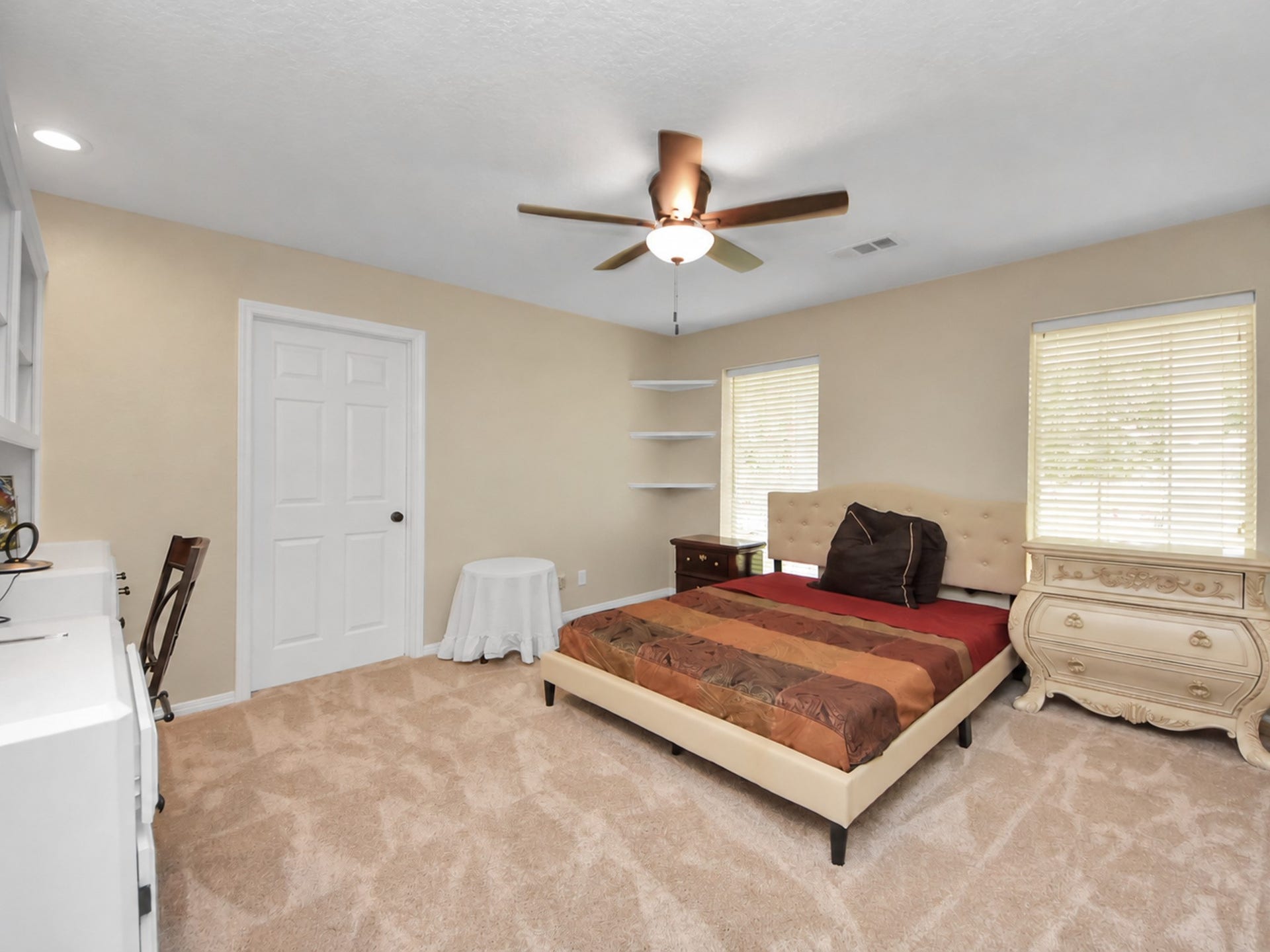 1910 Avenue L, Santa Fe, TX 77510 Main house upstairs bedroom #2 with a full closet