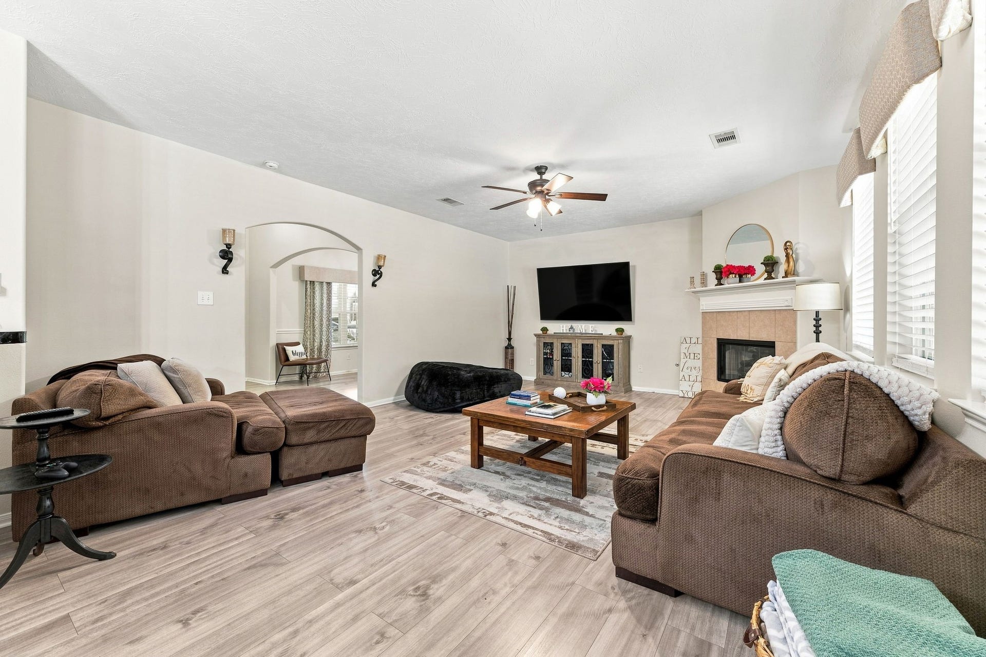 1022 Summer Park Boulevard, Conroe, TX 77303 1022 Summer Park Boulevard, Conroe, TX 77303