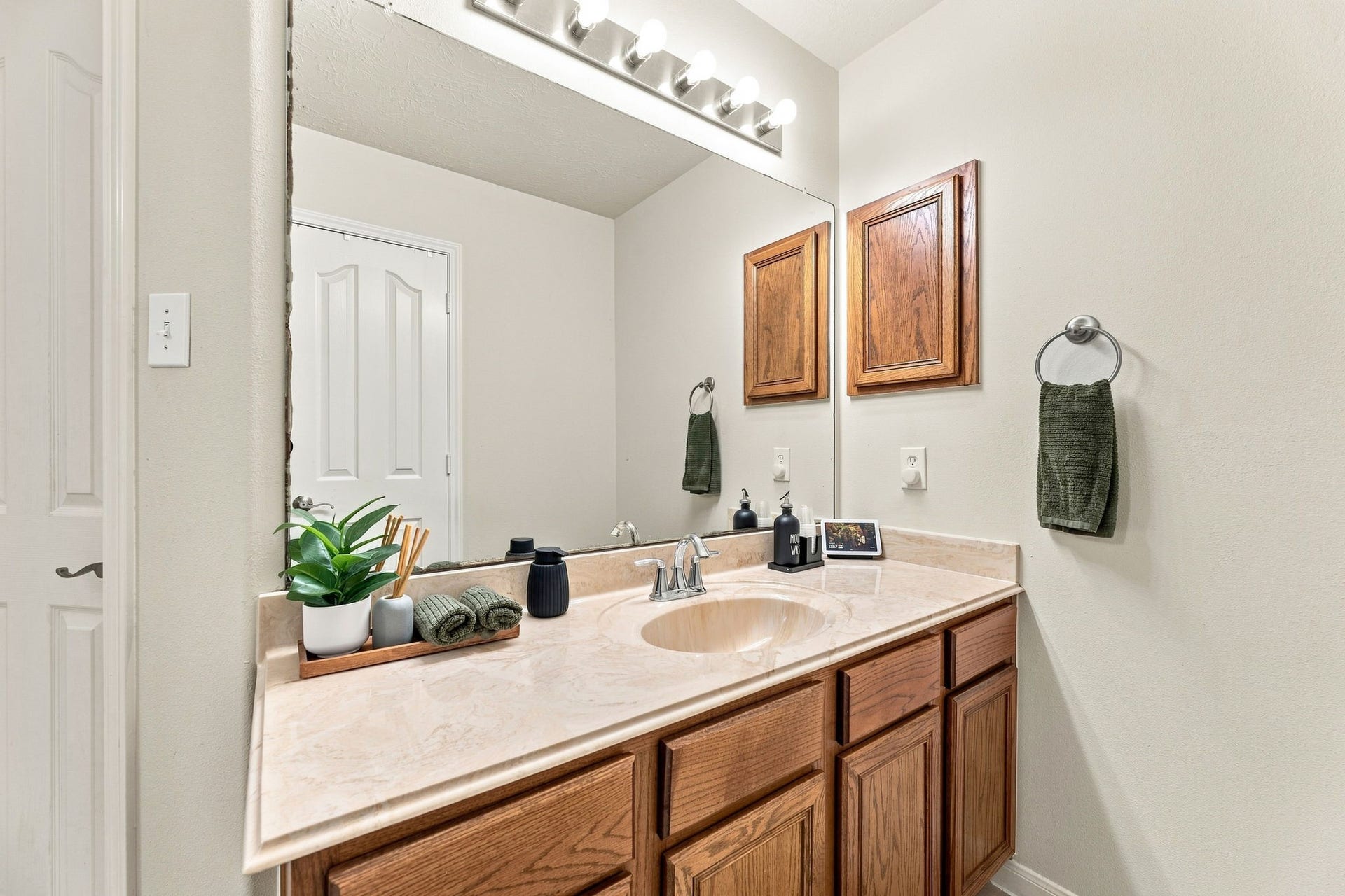 1022 Summer Park Boulevard, Conroe, TX 77303 1022 Summer Park Boulevard, Conroe, TX 77303
