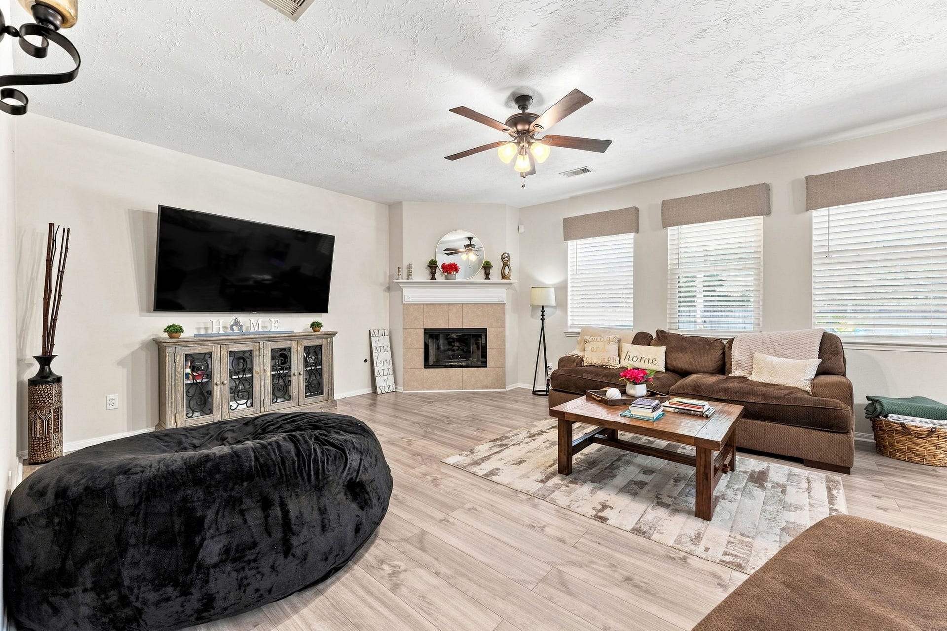 1022 Summer Park Boulevard, Conroe, TX 77303 1022 Summer Park Boulevard, Conroe, TX 77303