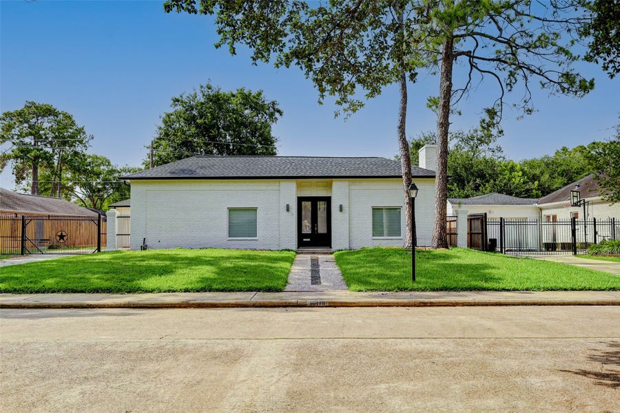 Property photo for 10118 Briar Rose Drive, Houston, TX