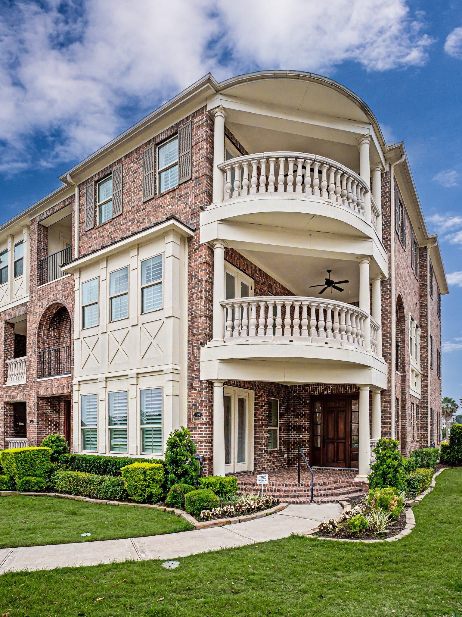 Corner cul-de-sac 3 story Brownstone with 2 cast stone balconies for relaxing or entertaining. Inviting bricked front porch & outstanding curb appeal is calling your name!