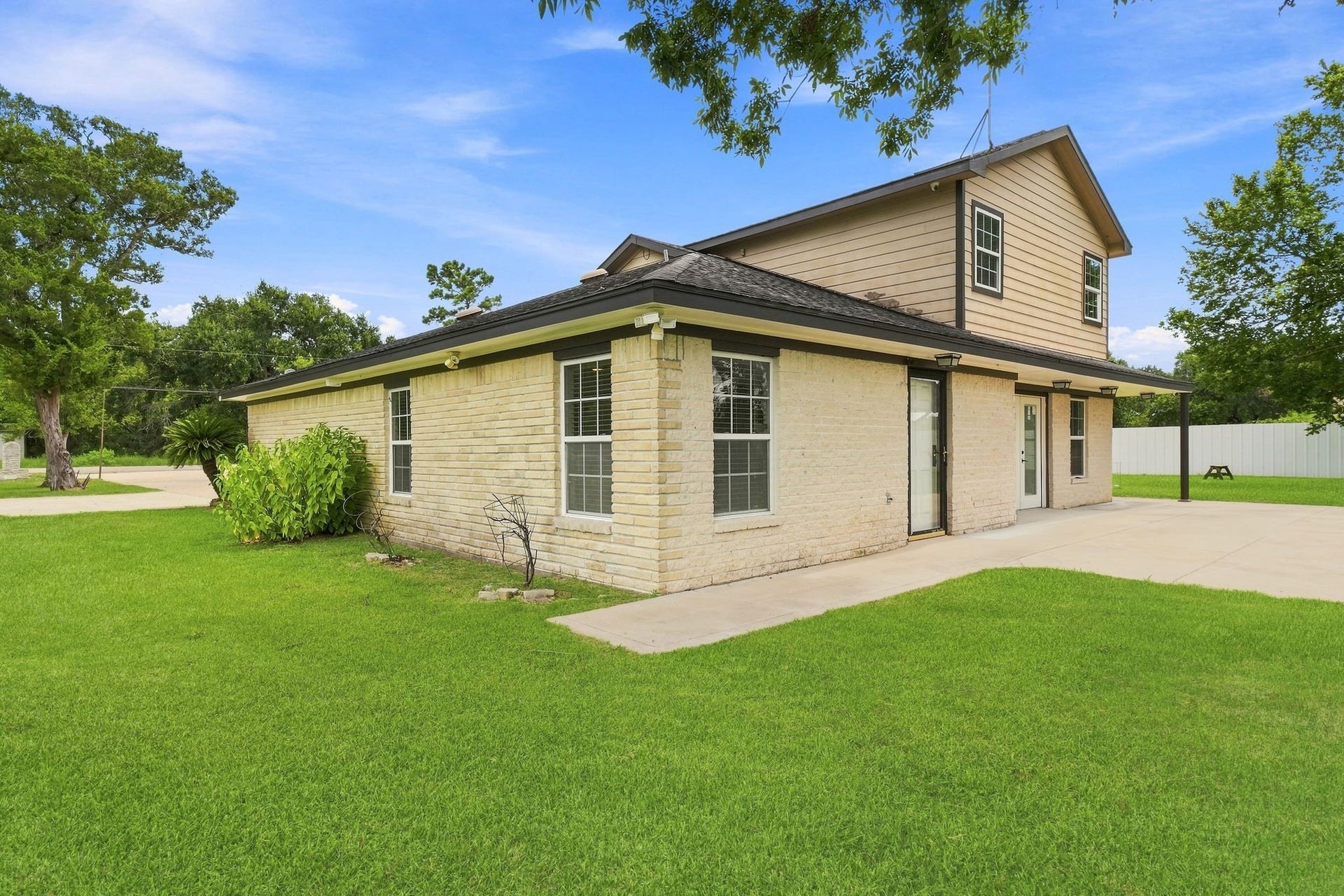 5930 County Road 396, Alvin, TX 77511 5930 County Road 396, Alvin, TX 77511