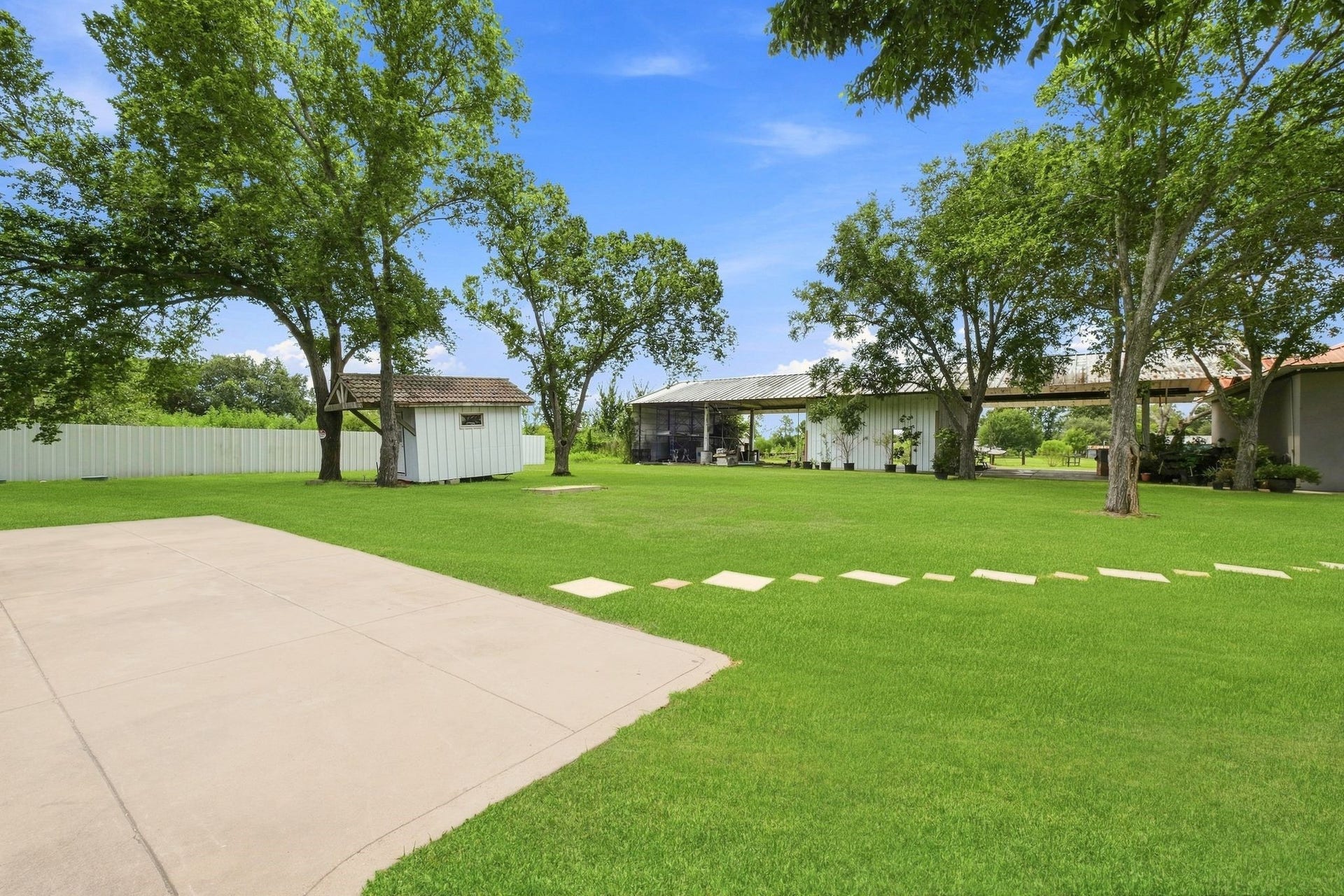 5930 County Road 396, Alvin, TX 77511 5930 County Road 396, Alvin, TX 77511