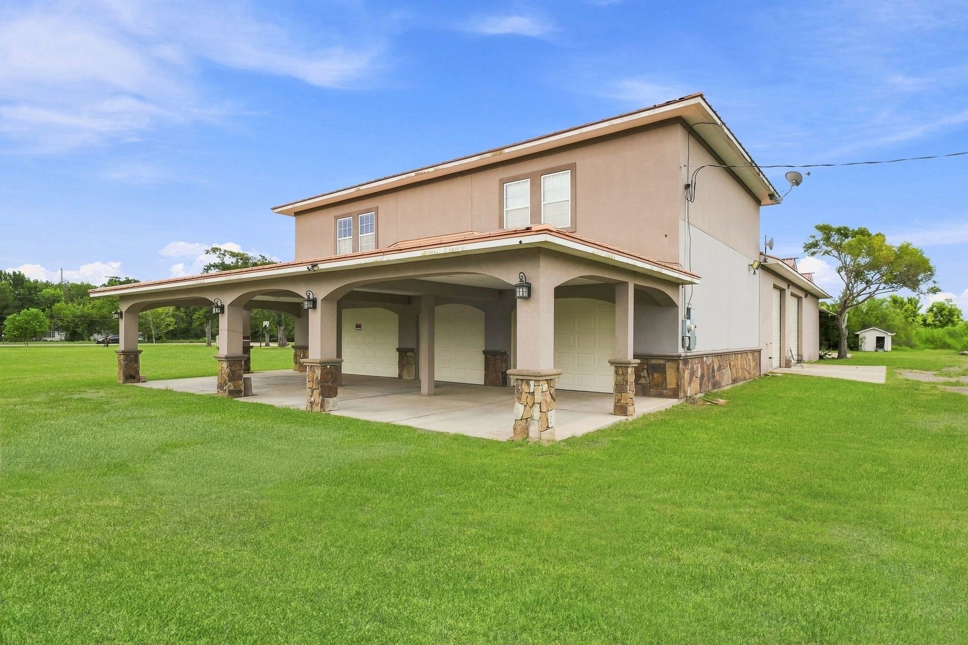 5930 County Road 396, Alvin, TX 77511 5930 County Road 396, Alvin, TX 77511