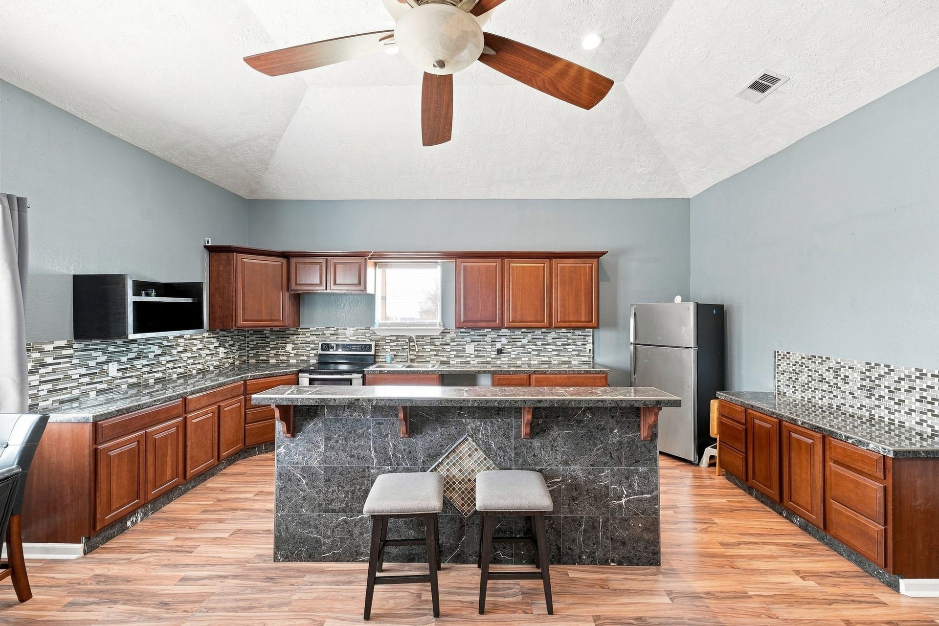 5930 County Road 396, Alvin, TX 77511 5930 County Road 396, Alvin, TX 77511