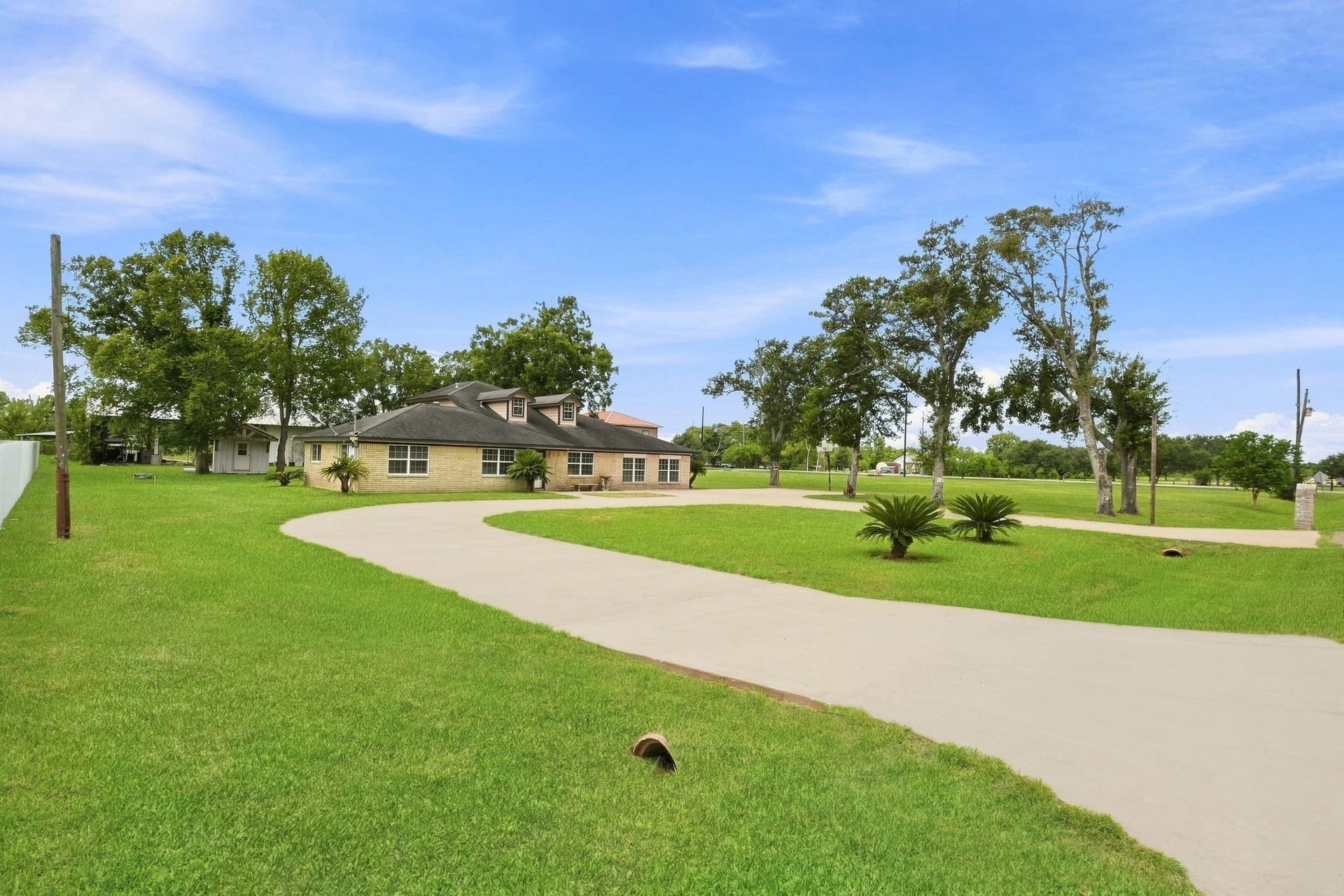 5930 County Road 396, Alvin, TX 77511 5930 County Road 396, Alvin, TX 77511