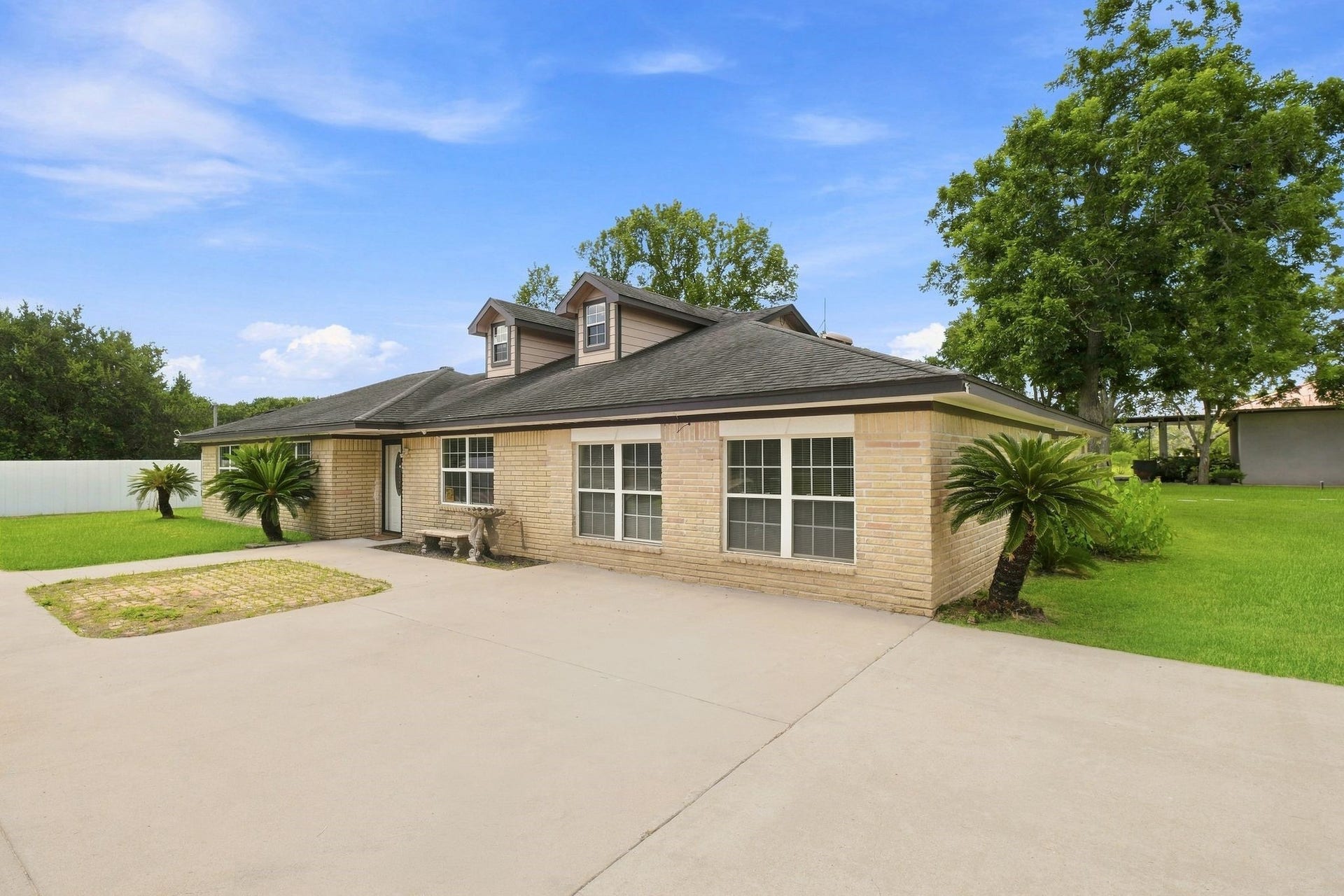 5930 County Road 396, Alvin, TX 77511 5930 County Road 396, Alvin, TX 77511