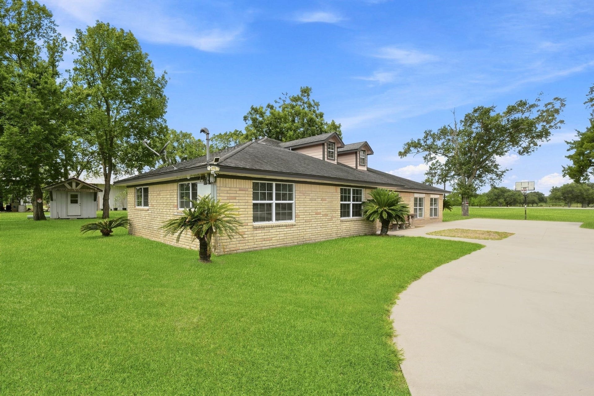 5930 County Road 396, Alvin, TX 77511 5930 County Road 396, Alvin, TX 77511