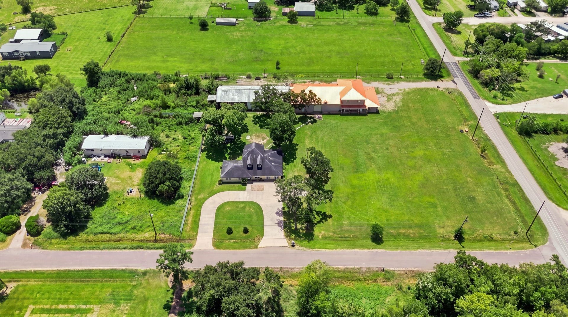 5930 County Road 396, Alvin, TX 77511 5930 County Road 396, Alvin, TX 77511
