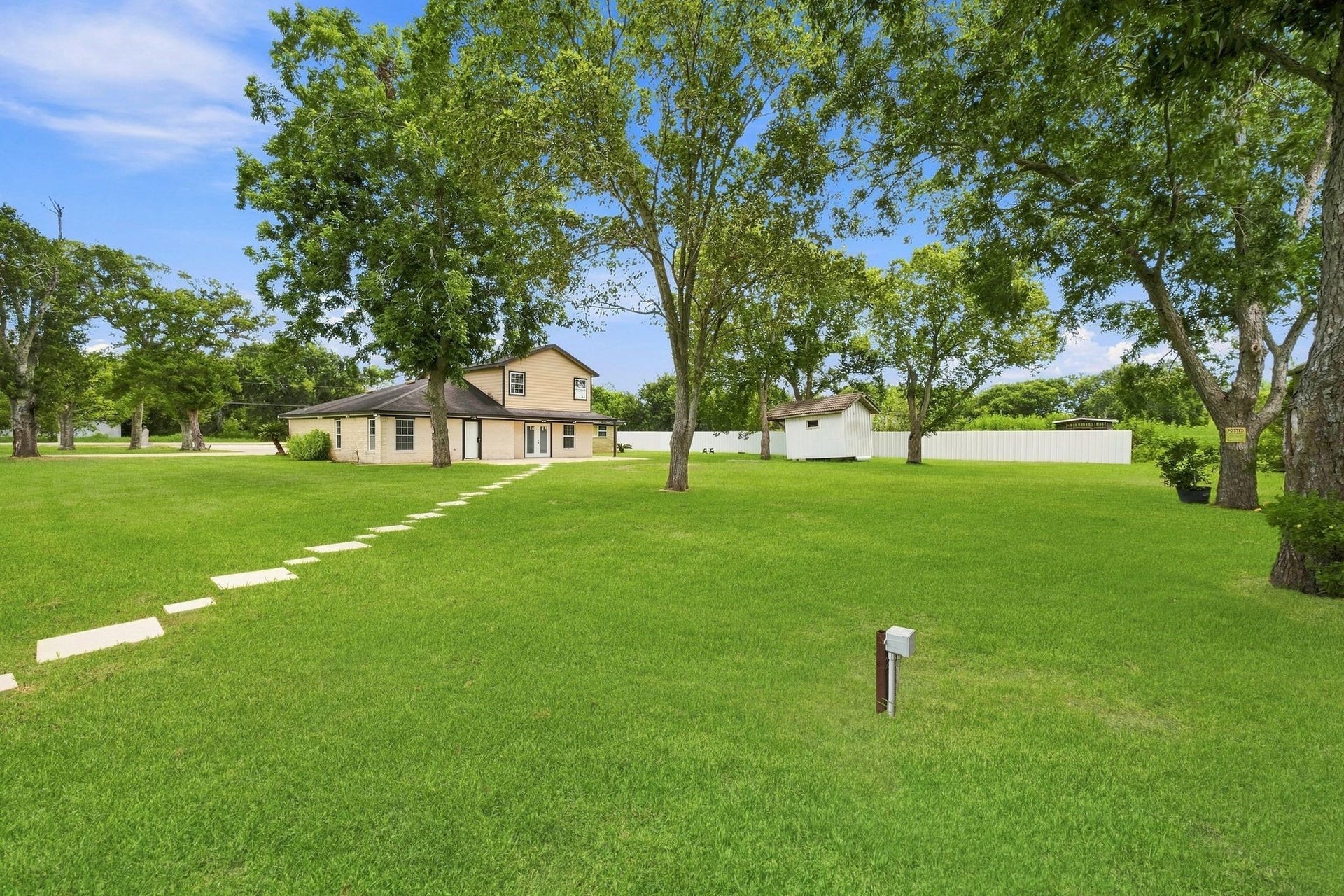 5930 County Road 396, Alvin, TX 77511 5930 County Road 396, Alvin, TX 77511