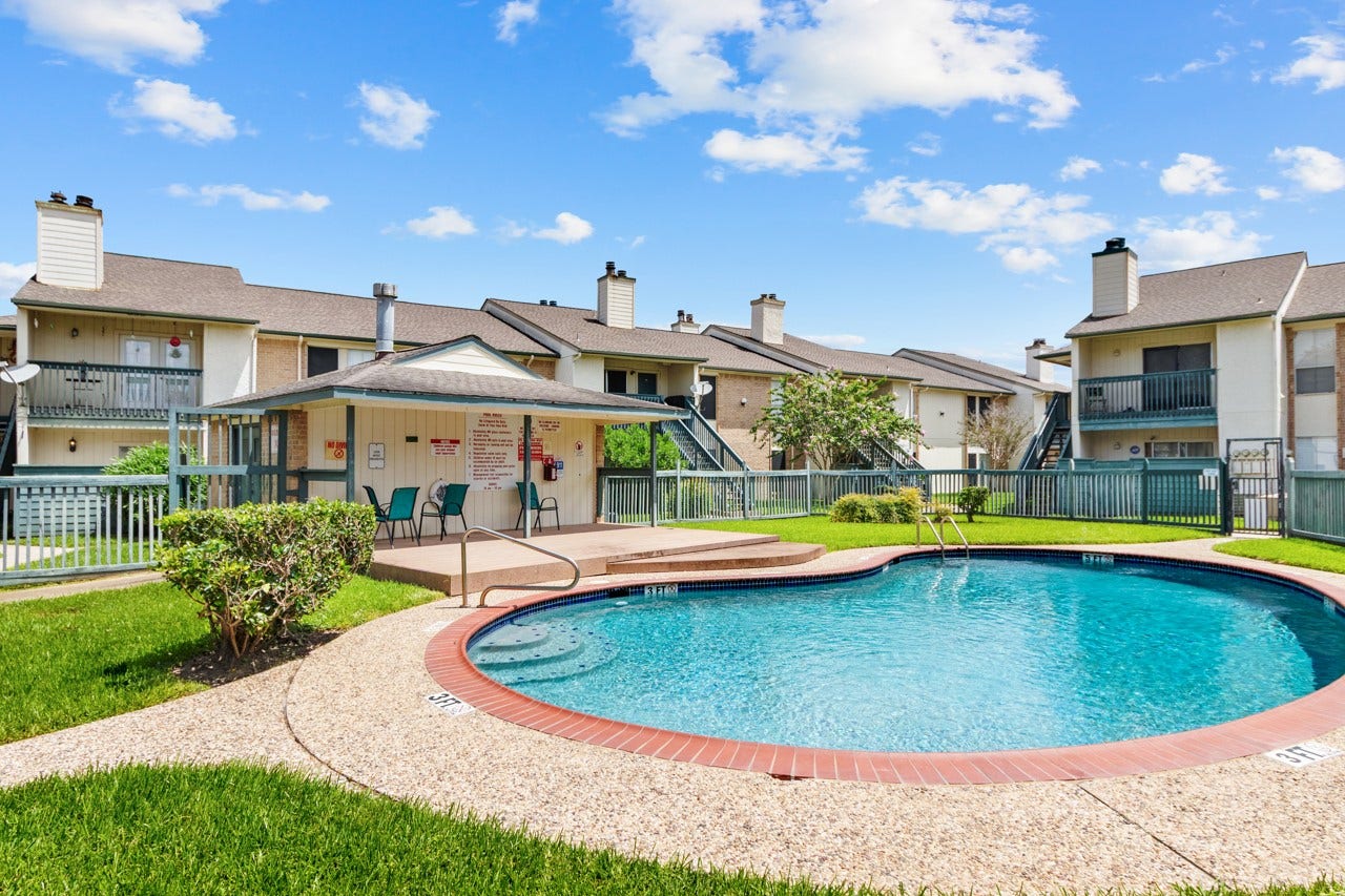 250 El Dorado Boulevard, #259, Webster, TX 77598 Conveniently just steps from the pool
