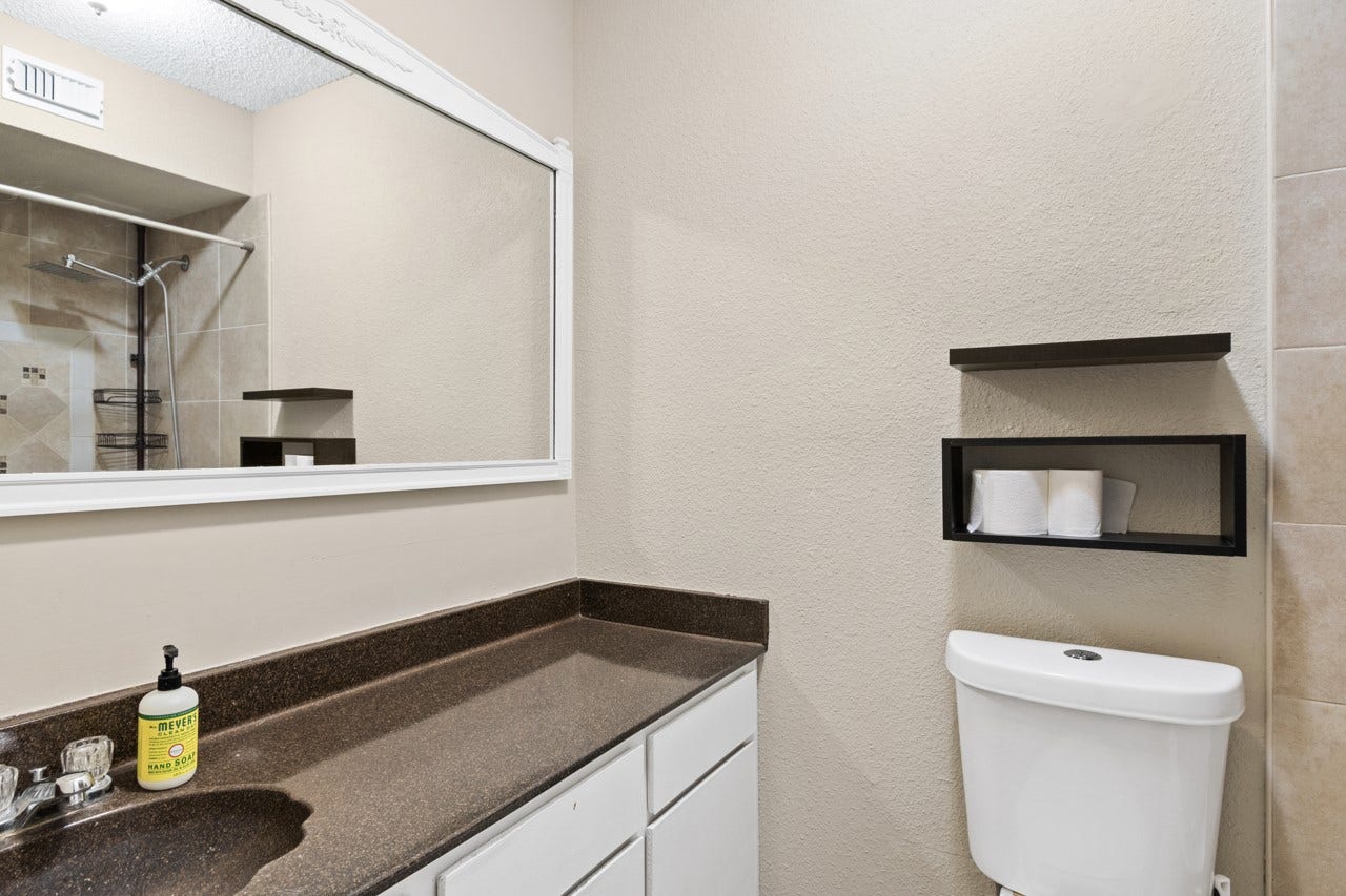 250 El Dorado Boulevard, #259, Webster, TX 77598 Secondary bath complete with full tub and shower combo