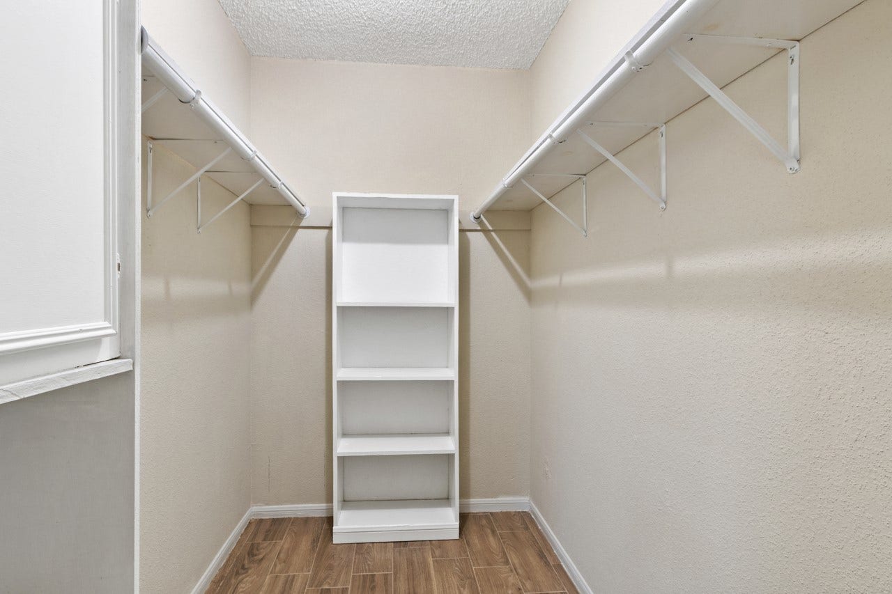 250 El Dorado Boulevard, #259, Webster, TX 77598 Spacious walk in closet in primary bedroom