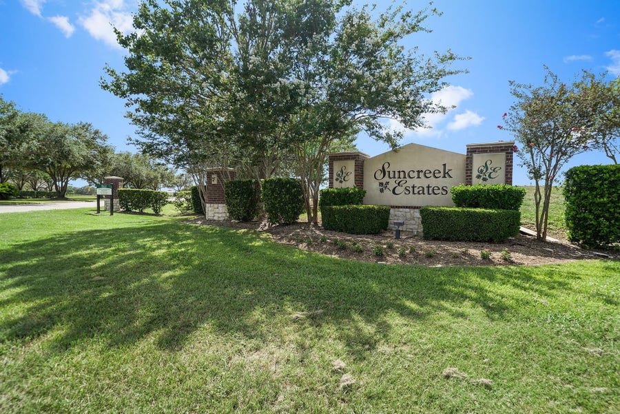 Property photo for 351 Lily Lane, Rosharon, TX