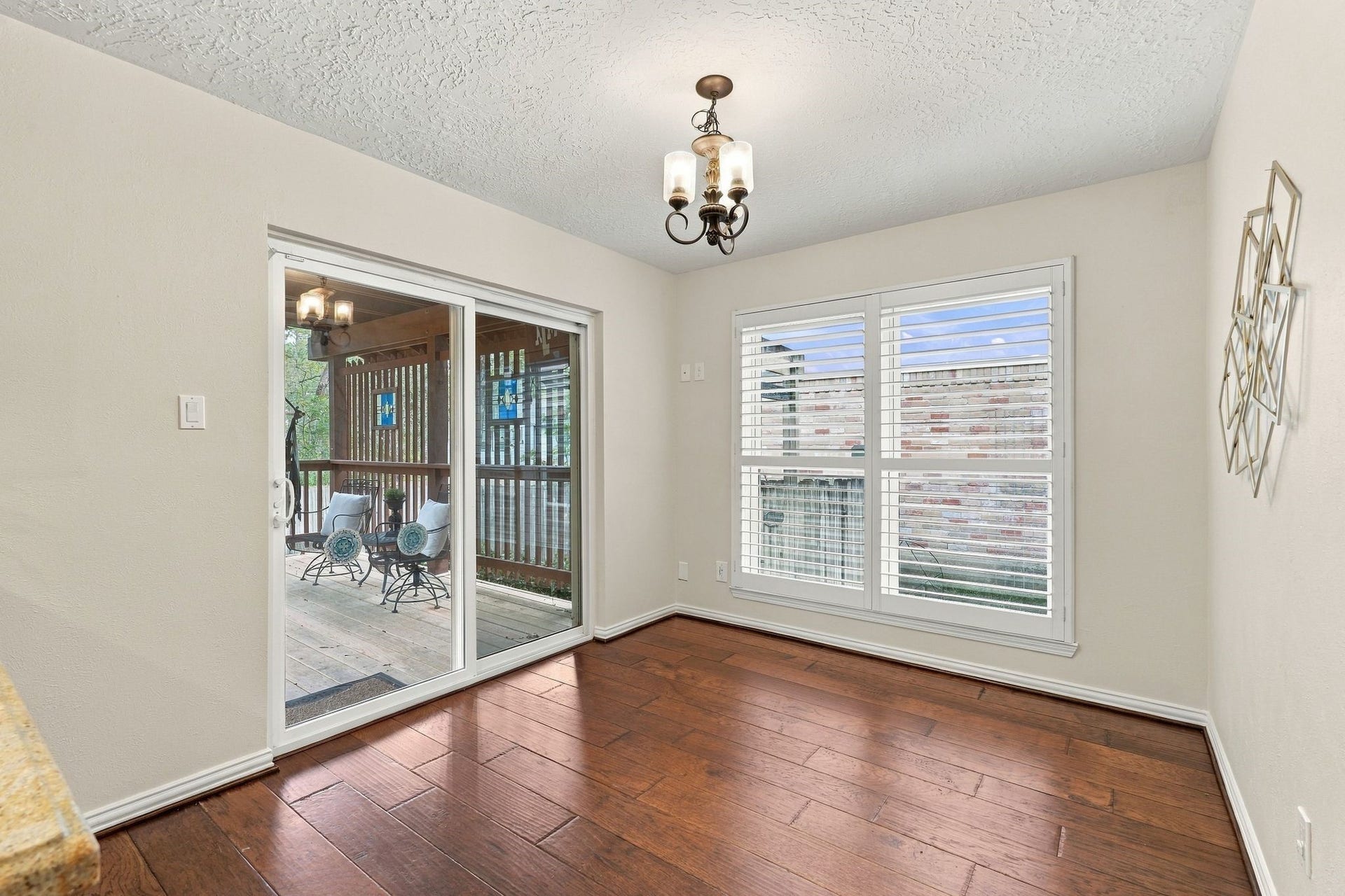 8 Diamond Oak Court, The Woodlands, TX 77381 Bright dining area featuring large windows and easy access to the covered deck and outdoor space.