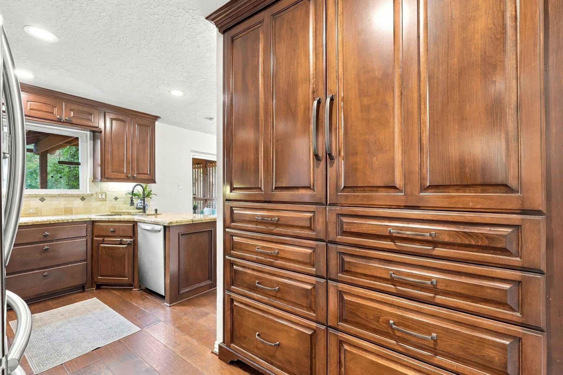 8 Diamond Oak Court, The Woodlands, TX 77381 Lovely built in pantry offering generous storage with slideout shelfing.