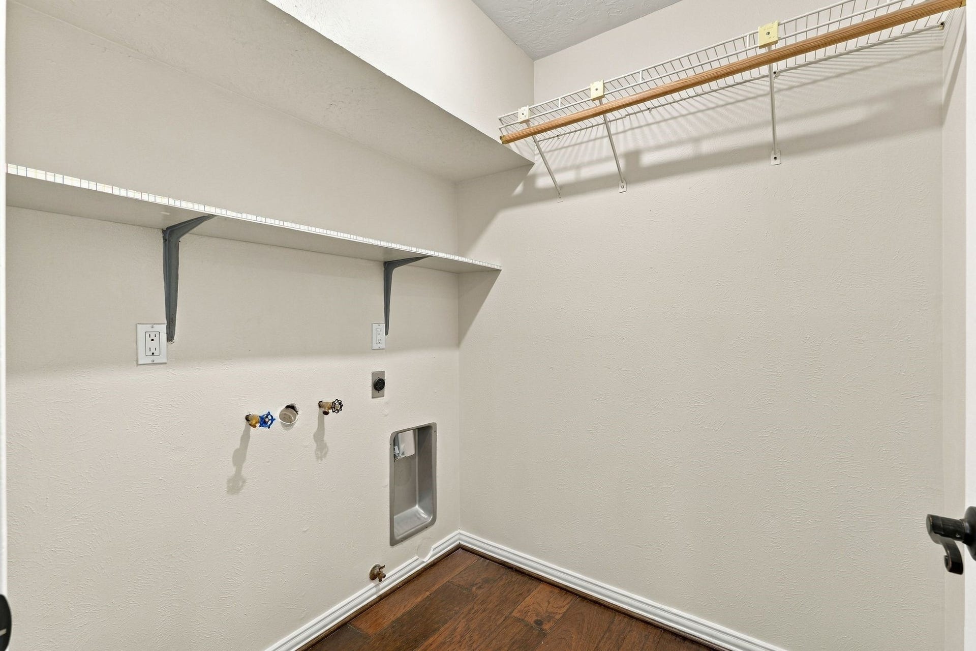 8 Diamond Oak Court, The Woodlands, TX 77381 Utility area offering a dedicated space for laundry and everyday household needs.