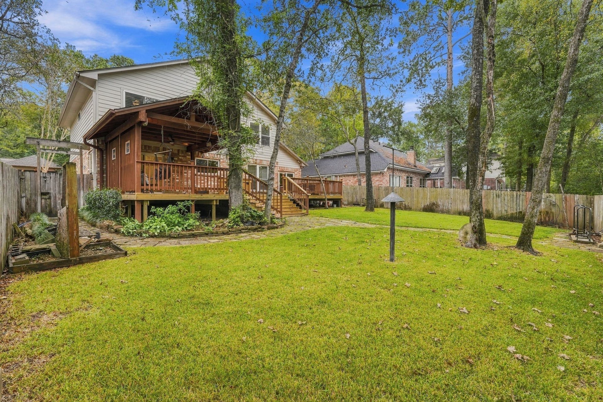 8 Diamond Oak Court, The Woodlands, TX 77381 Spacious backyard with mature shade trees and plenty of open green space for outdoor activities.