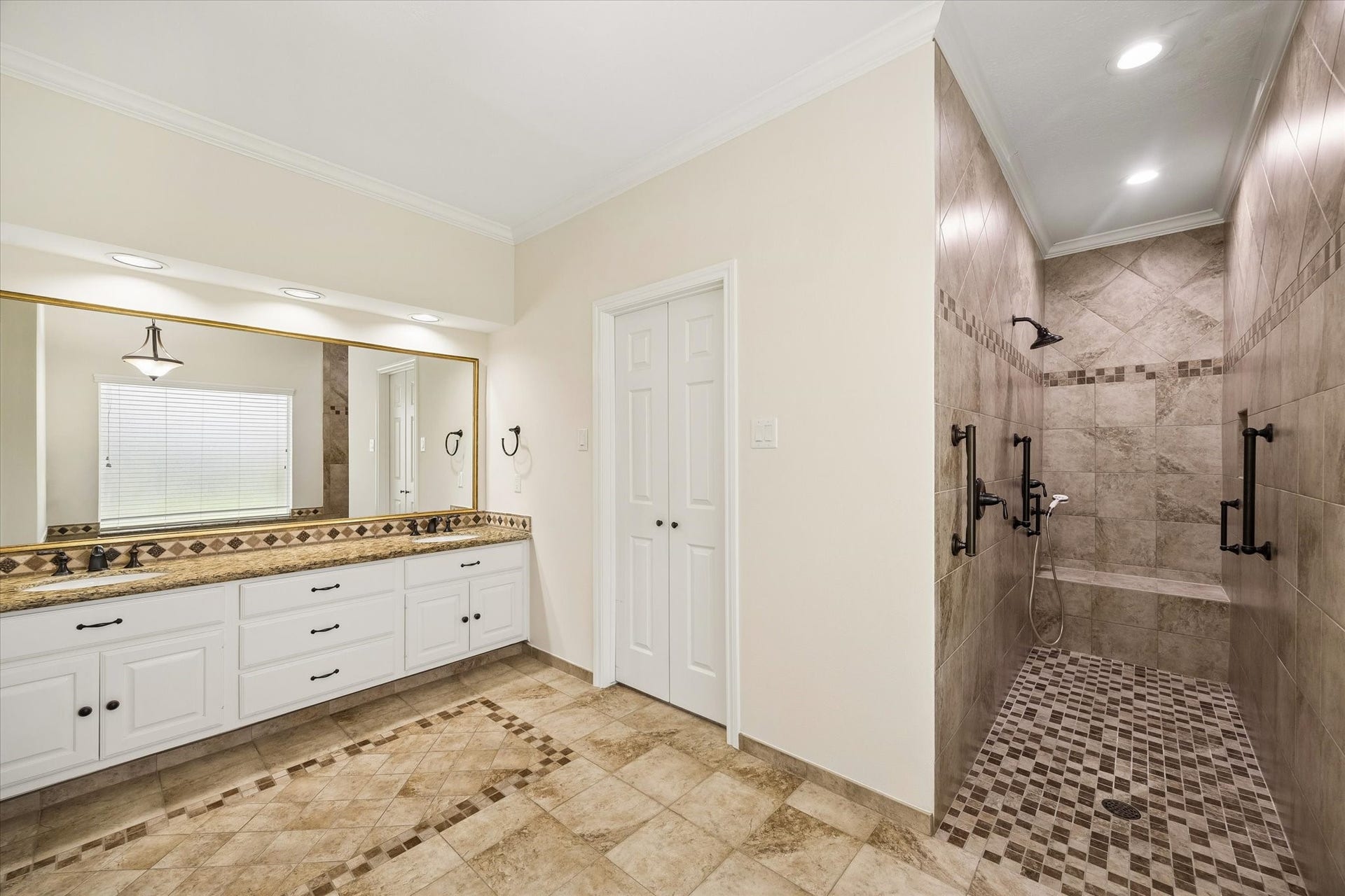 4103 STONE EDGE COURT, Sugar Land, TX 77479 OVERSIZED PRIMARY BATH FEATURING AN EXPANSIVE DOUBLE VANITY, GRANITE COUNTERTOPS, AND A LARGE WALK-IN TILED SHOWER.