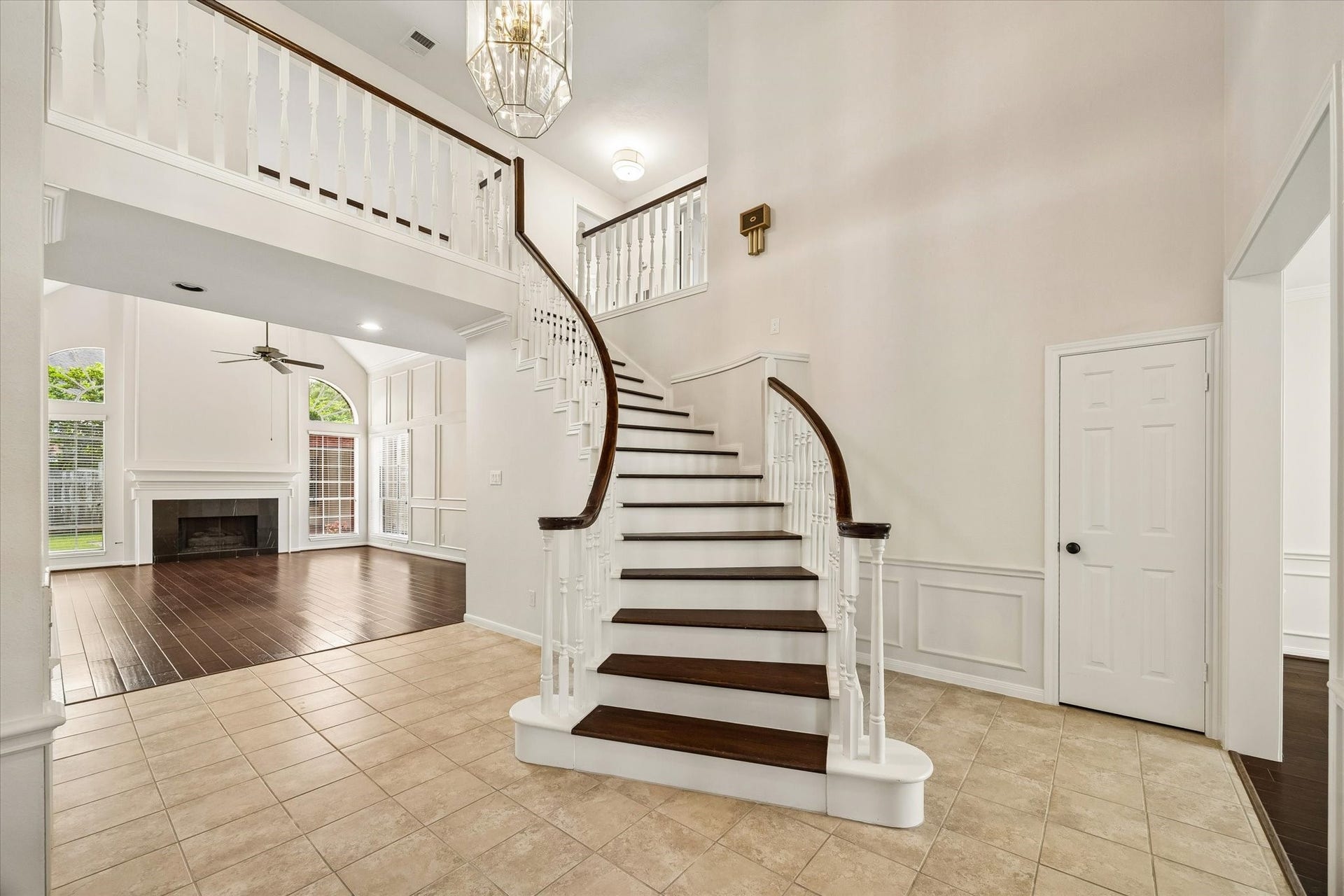 4103 STONE EDGE COURT, Sugar Land, TX 77479 GRAND TWO-STORY FOYER WITH A SWEEPING STAIRCASE, SOARING CEILINGS, AND AN OPEN VIEW INTO THE LIGHT-FILLED FAMILY ROOM.