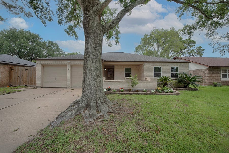 Property photo for 711 Voyager Drive, Houston, TX