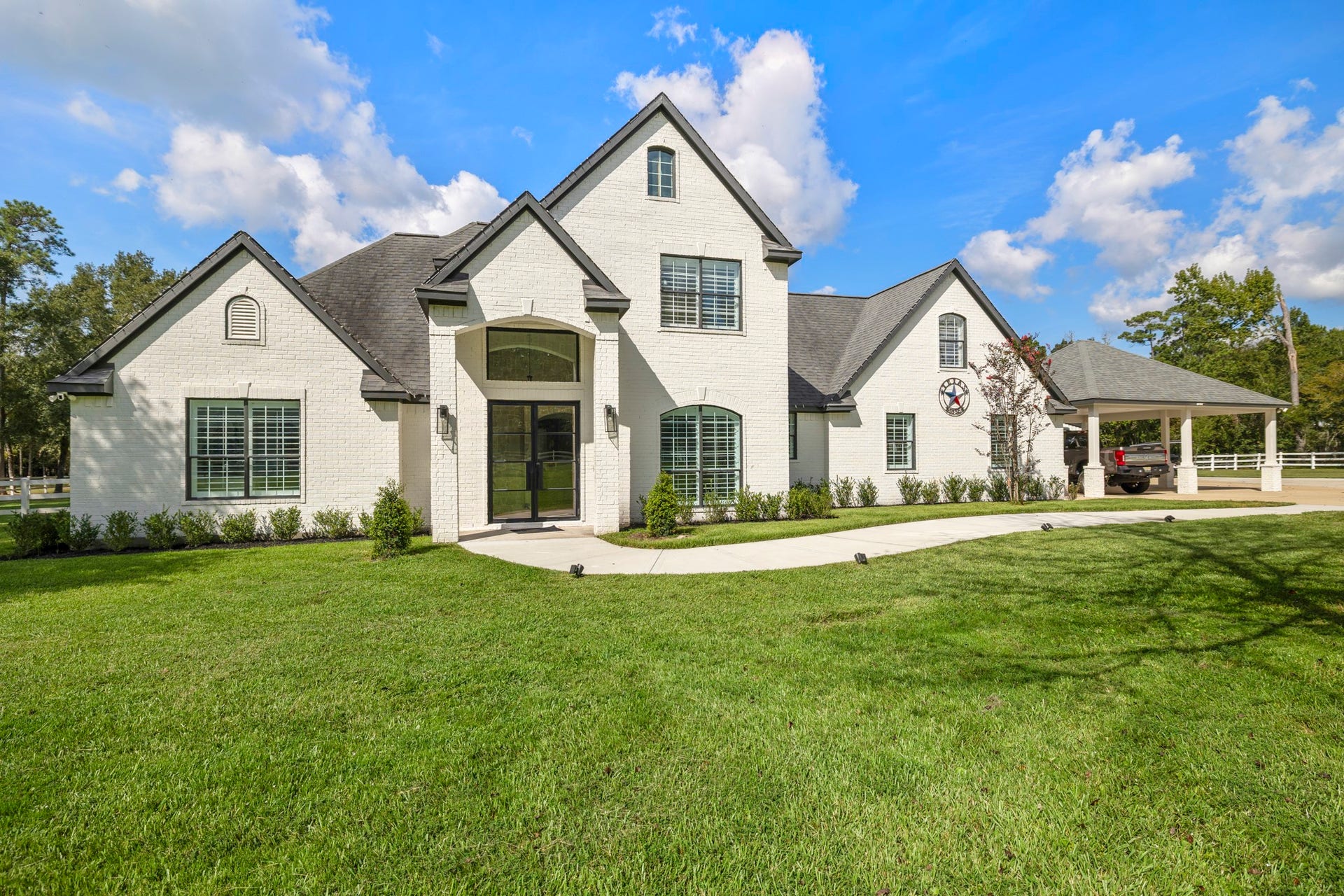 31219 Edgewater Drive, Magnolia, TX 77354 The front elevation boasts varied rooflines, covered entry and distinctive front windows.