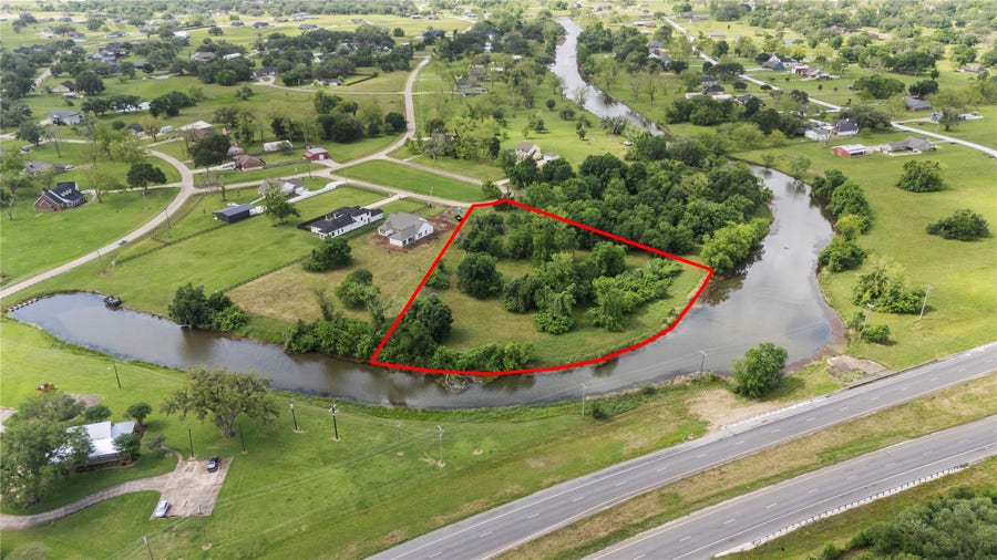 Property photo for 1127 Saddle Horn Bend, Angleton, TX