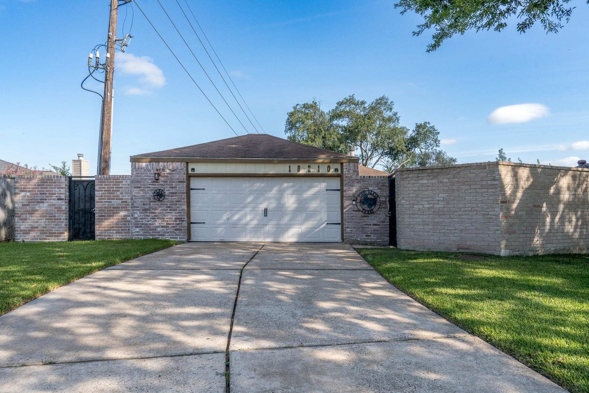 16210 Ridgegreen Drive, Houston, TX 77082 16210 Ridgegreen Drive, Houston, TX 77082