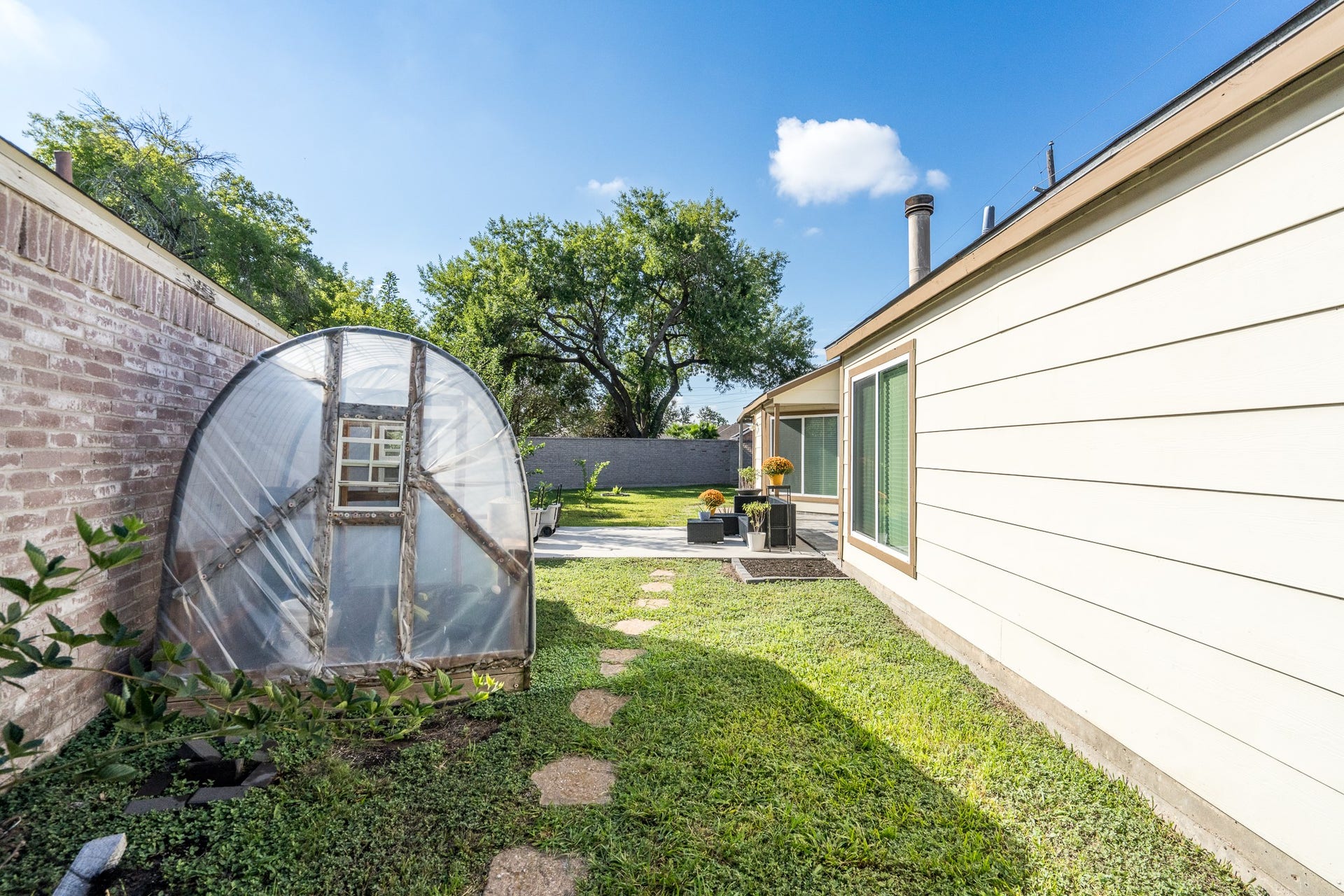 16210 Ridgegreen Drive, Houston, TX 77082 16210 Ridgegreen Drive, Houston, TX 77082