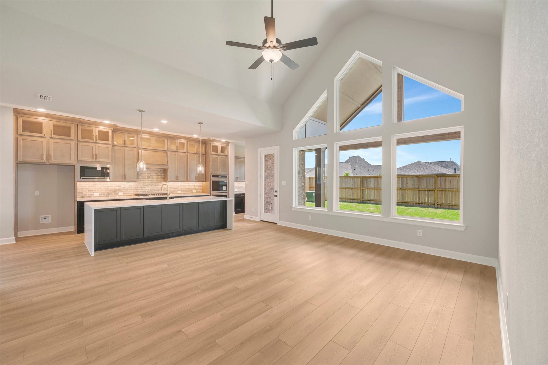 22903 Silver Fen Way, Waller, TX 77484 Photo does not represent actual home options and selection. Ask Sales consultant for specific selections.