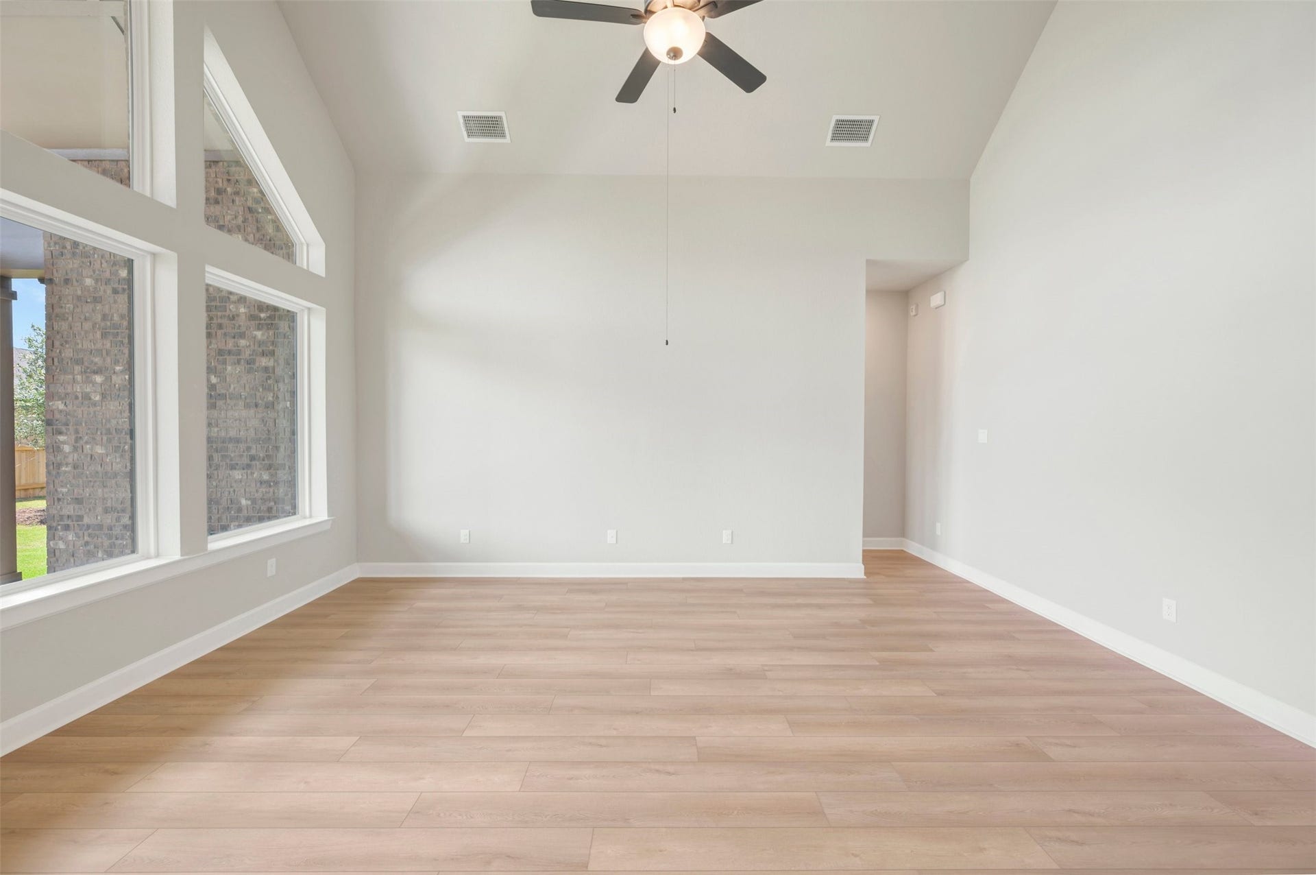 22903 Silver Fen Way, Waller, TX 77484 Photo does not represent actual home options and selection. Ask Sales consultant for specific selections.