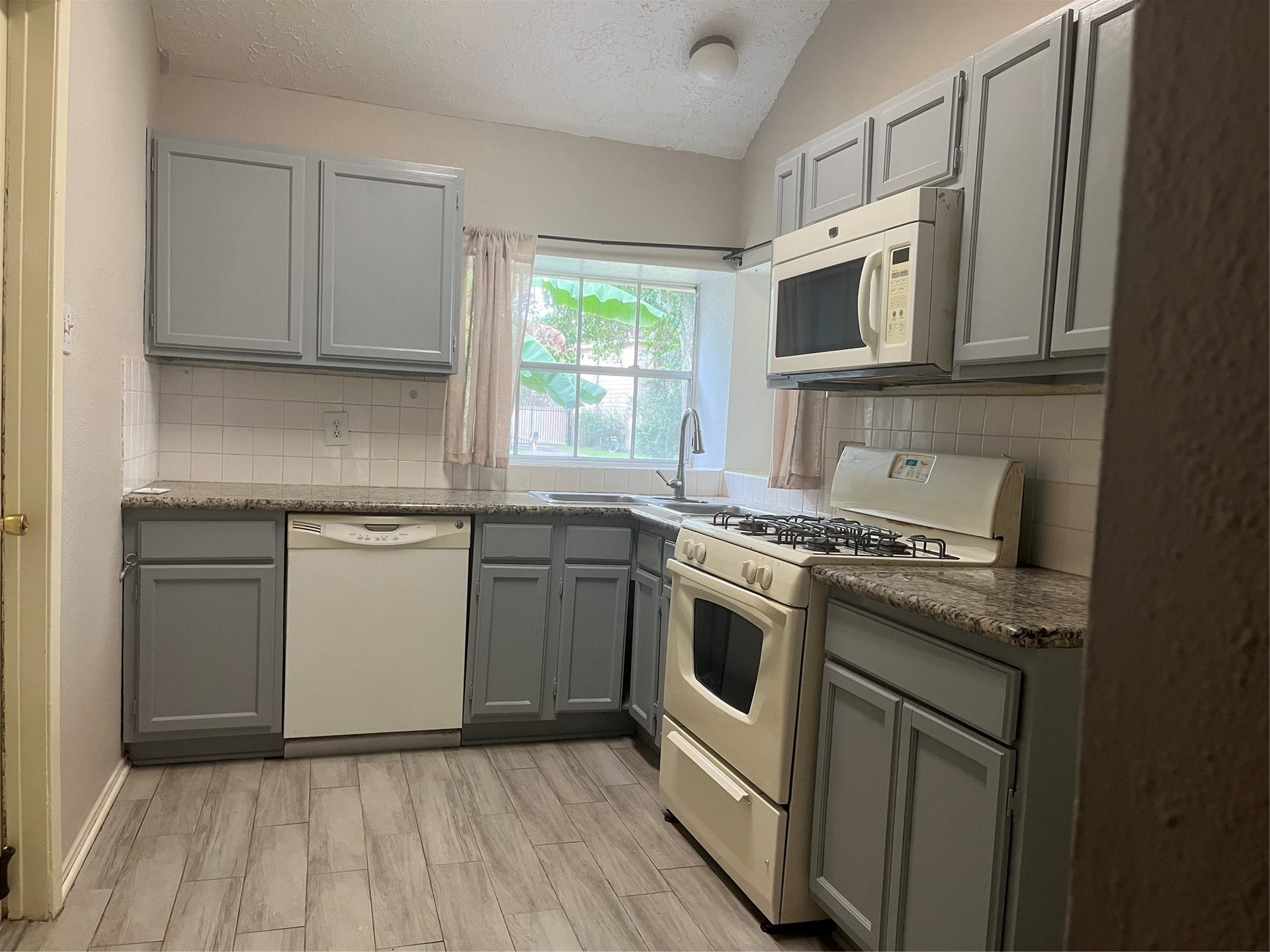 343 Elder Vista Drive, Houston, TX 77598 343 Elder Vista Drive, Houston, TX 77598