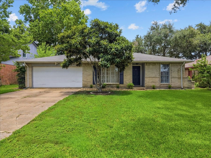 Property photo for 17115 Bougainvilla Lane, Friendswood, TX
