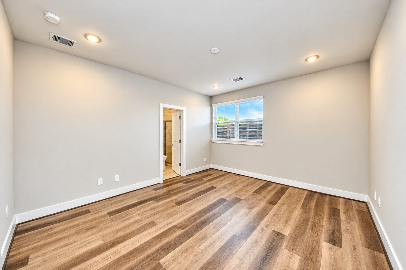 1278 N Post Oak Road, #B, Houston, TX 77055 !st Floor bedroom w/ensuite