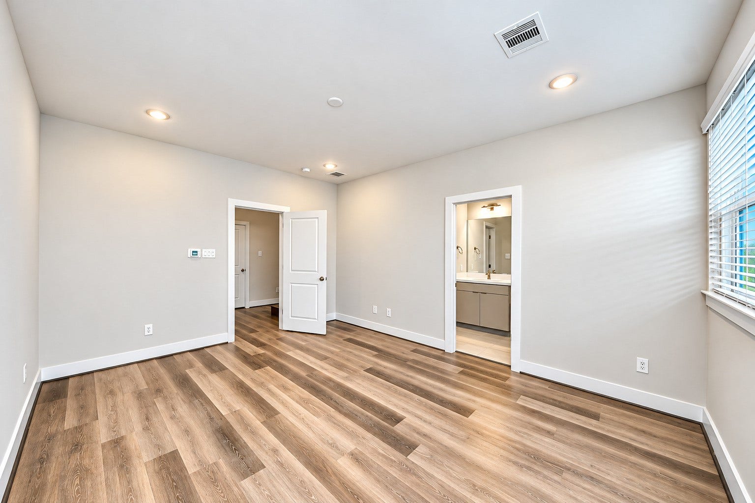 1278 N Post Oak Road, #B, Houston, TX 77055 !st Floor bedroom w/ensuite