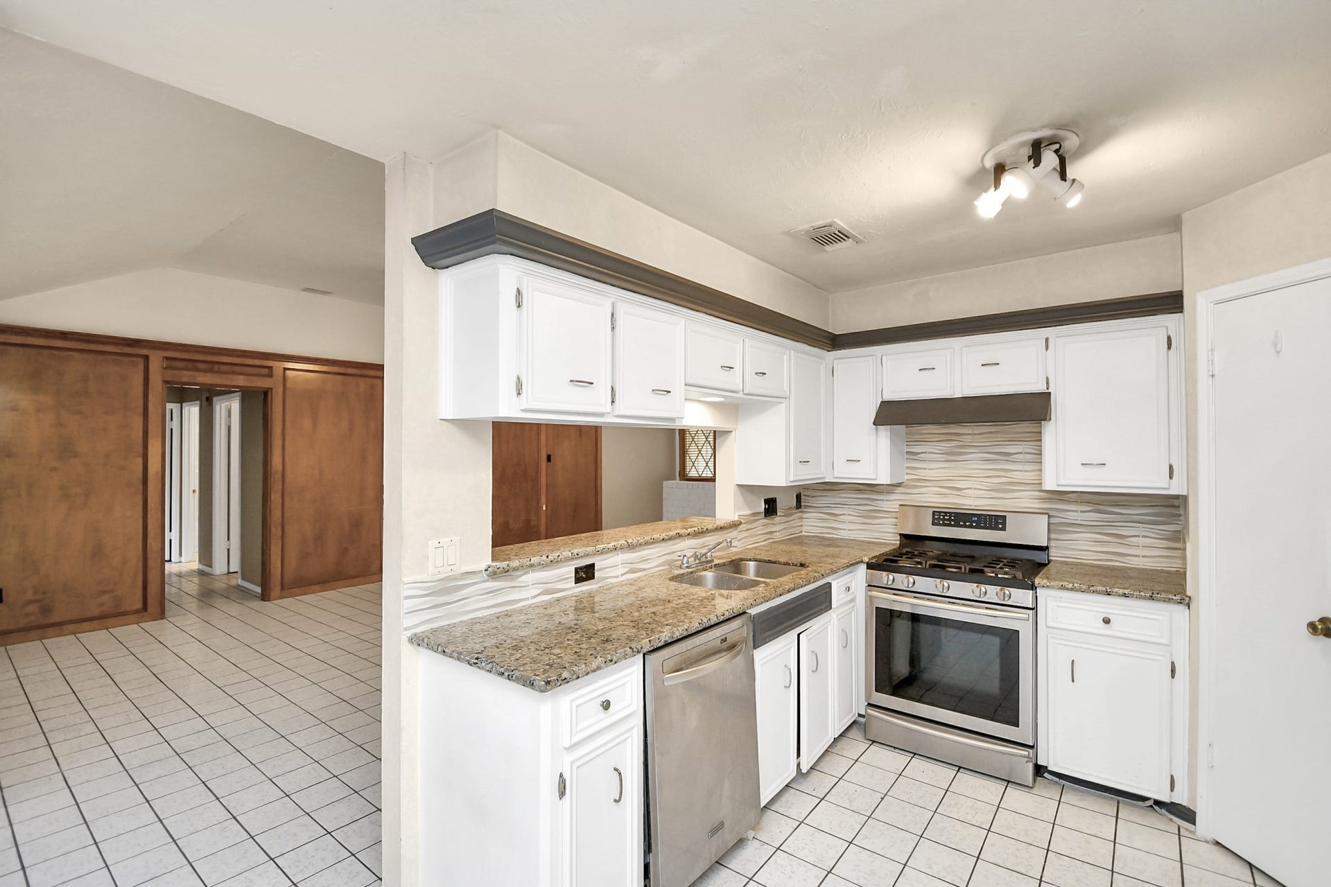 15015 Ringfield Drive, Houston, TX 77084