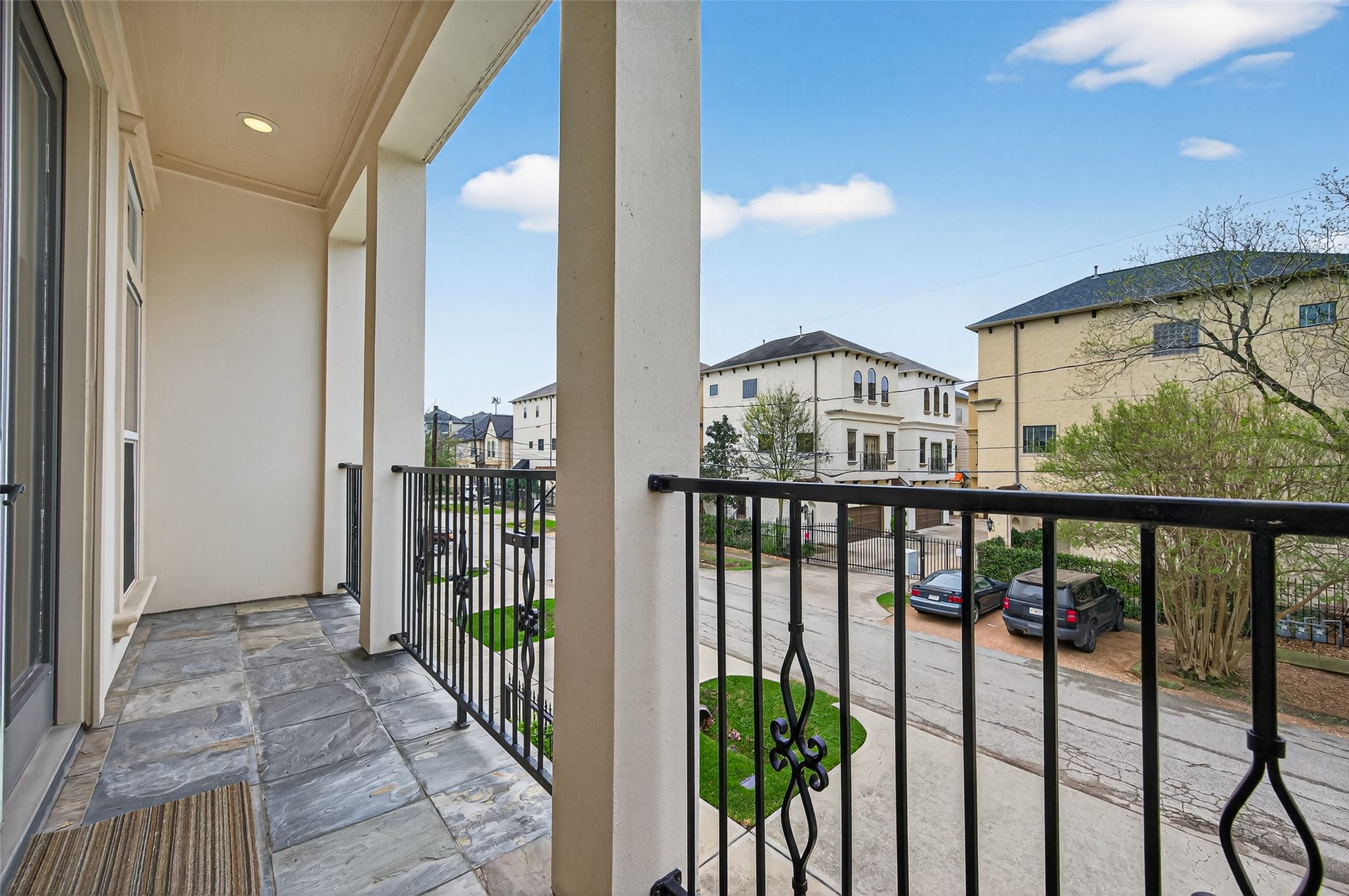 1429 W 21st Street, Houston, TX 77008 And here's a view from the balcony. The west Heights is well developed, with a few newly built homes for sale a couple of blocks away.