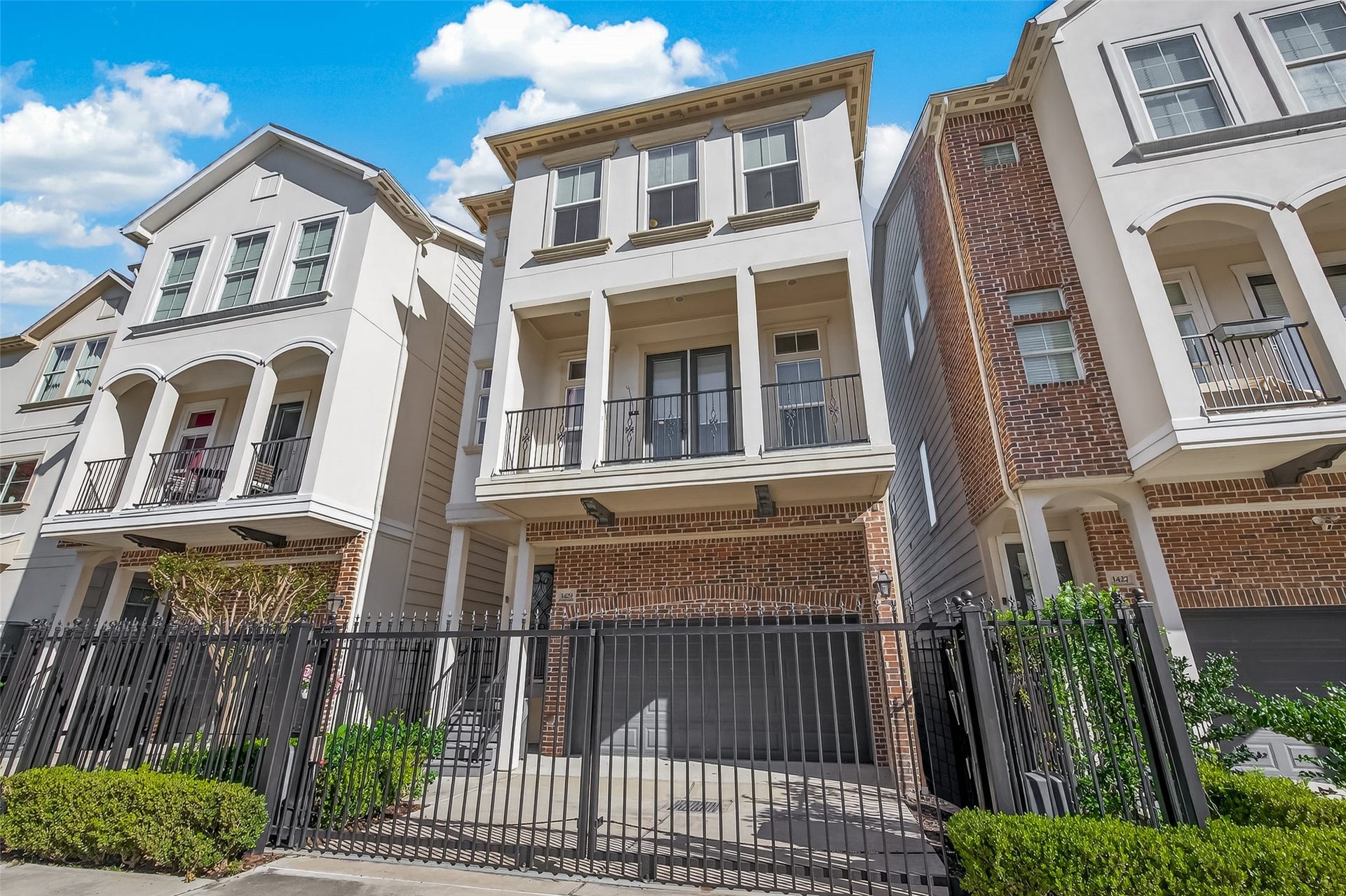 1429 W 21st Street, Houston, TX 77008 And you can lock the automatic gate behind you also!