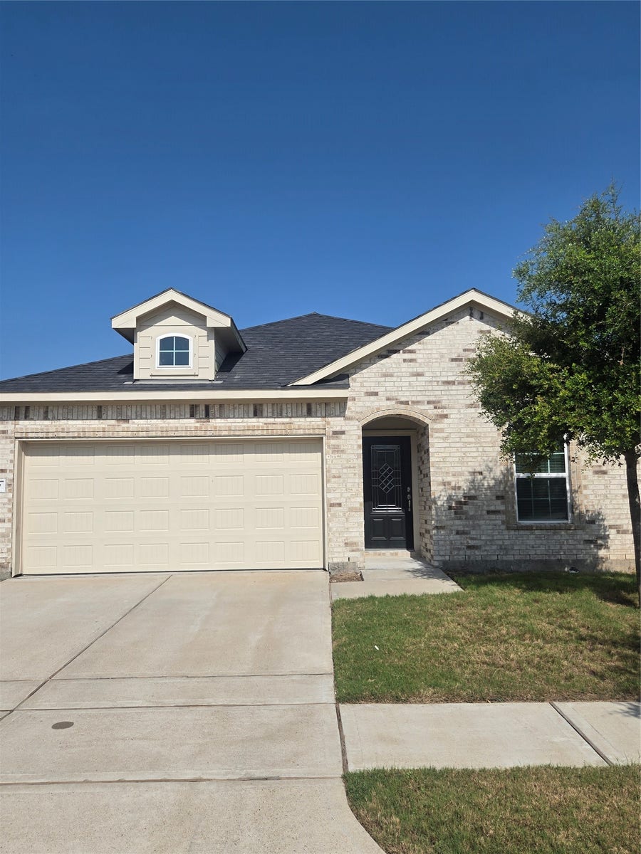 Property photo for 307 Prairie Grass Trail, Clute, TX